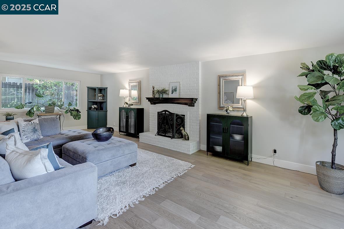 Detail Gallery Image 6 of 53 For 235 Appalachian Dr, Martinez,  CA 94553 - 5 Beds | 2/1 Baths