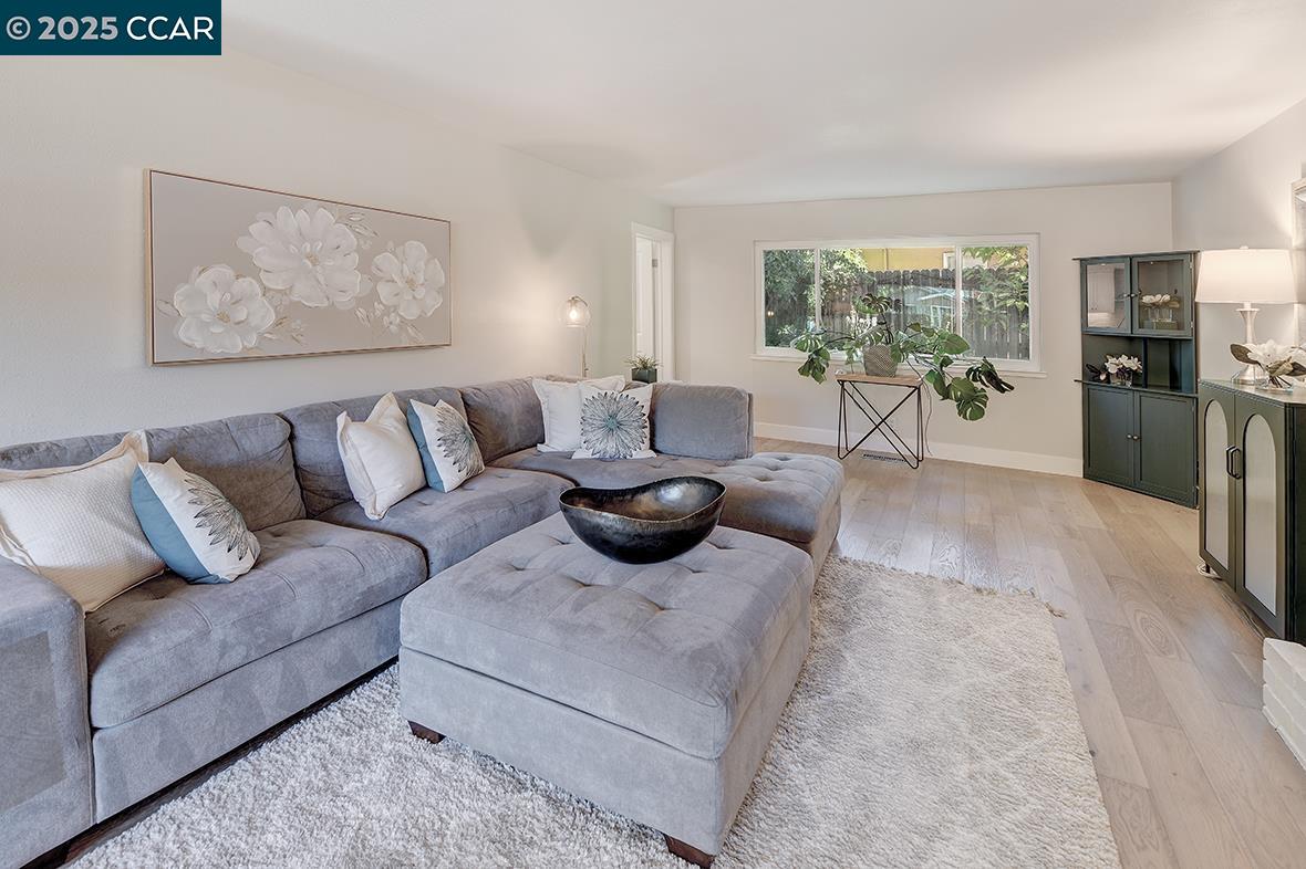 Detail Gallery Image 7 of 53 For 235 Appalachian Dr, Martinez,  CA 94553 - 5 Beds | 2/1 Baths