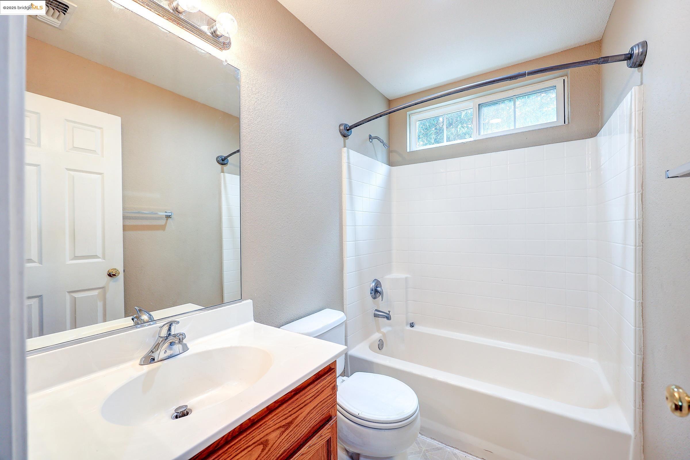 Detail Gallery Image 35 of 42 For 220 Whispering Oaks Ct, Brentwood,  CA 94513-9999 - 3 Beds | 2/1 Baths