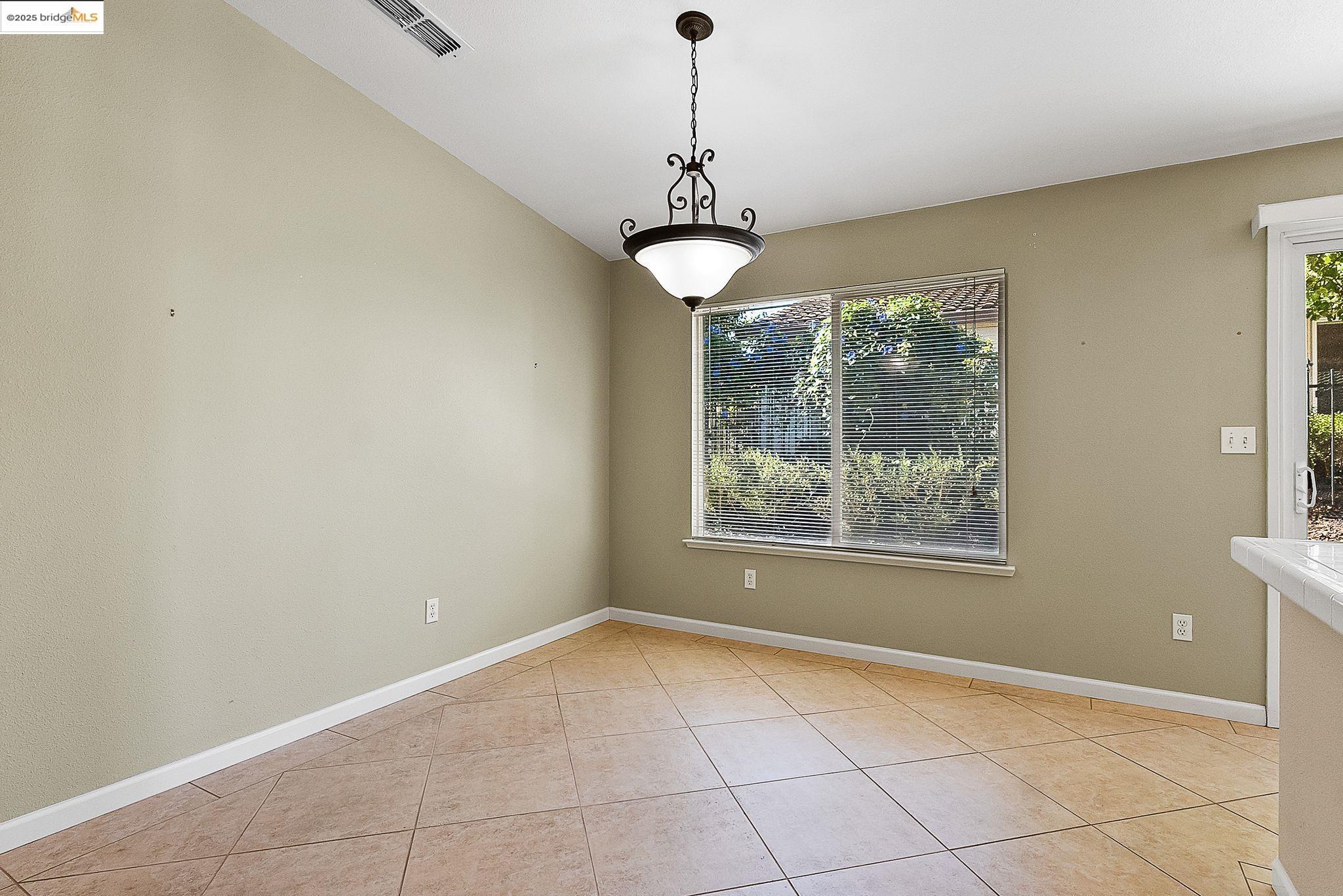 Detail Gallery Image 6 of 31 For 617 Twin Lakes Lane, Rio Vista,  CA 94571-5507 - 3 Beds | 2 Baths
