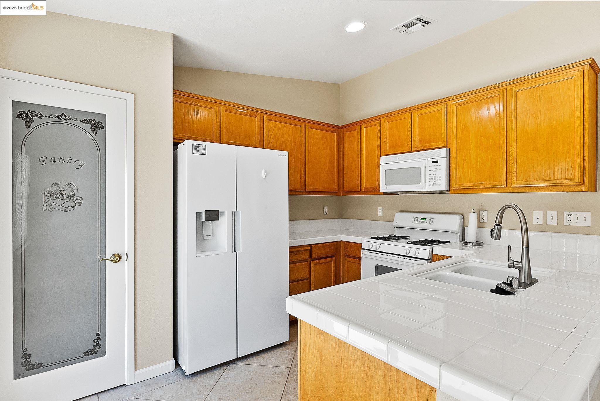 Detail Gallery Image 10 of 31 For 617 Twin Lakes Lane, Rio Vista,  CA 94571-5507 - 3 Beds | 2 Baths