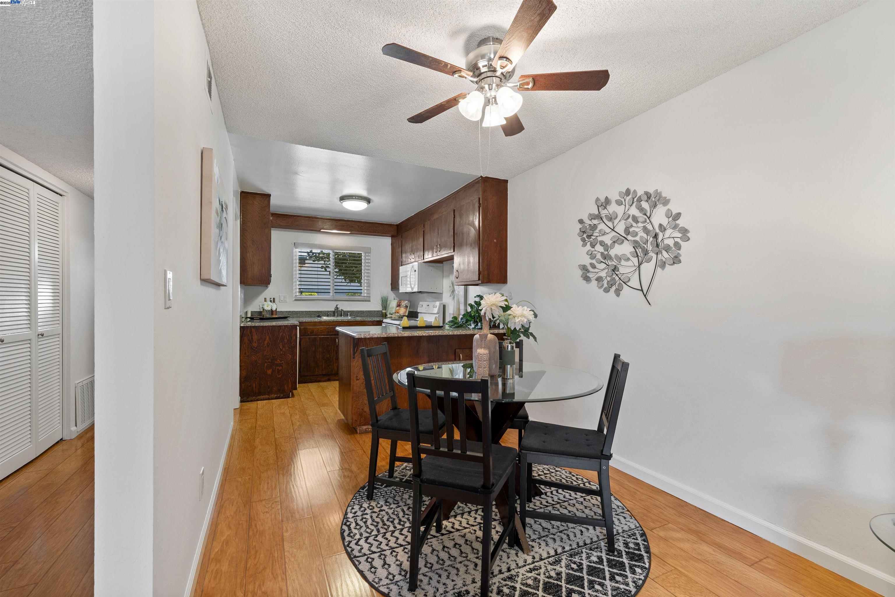 Detail Gallery Image 10 of 60 For 21053 Baker Rd, Castro Valley,  CA 94546 - 2 Beds | 1/1 Baths