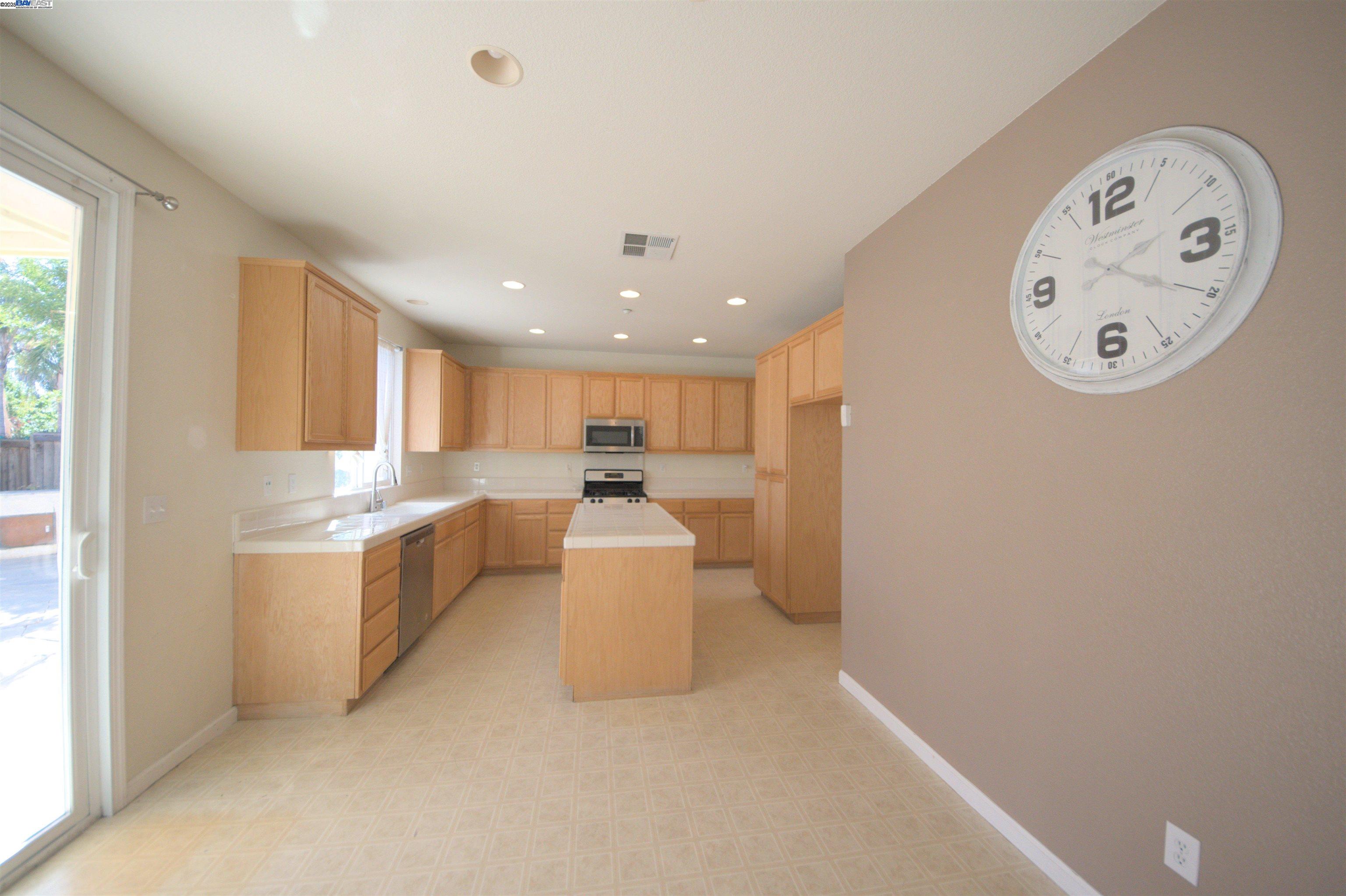 Detail Gallery Image 15 of 50 For 1612 Marina Way, Brentwood,  CA 94513 - 5 Beds | 3 Baths