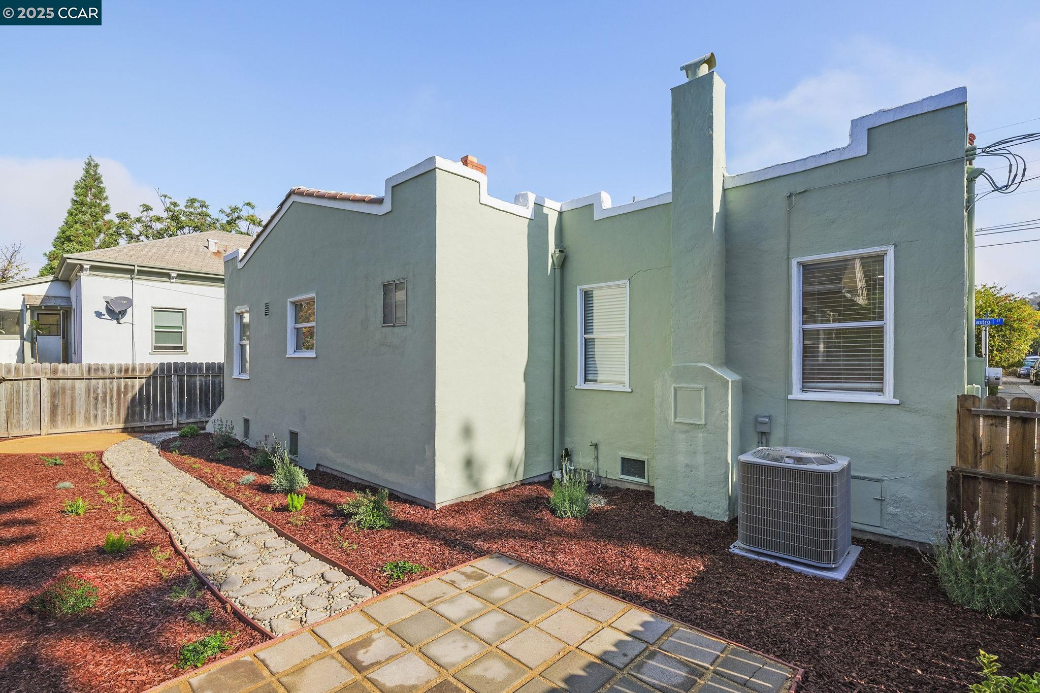 Detail Gallery Image 14 of 15 For 1016 Castro, Martinez,  CA 94553-1616 - 2 Beds | 1 Baths