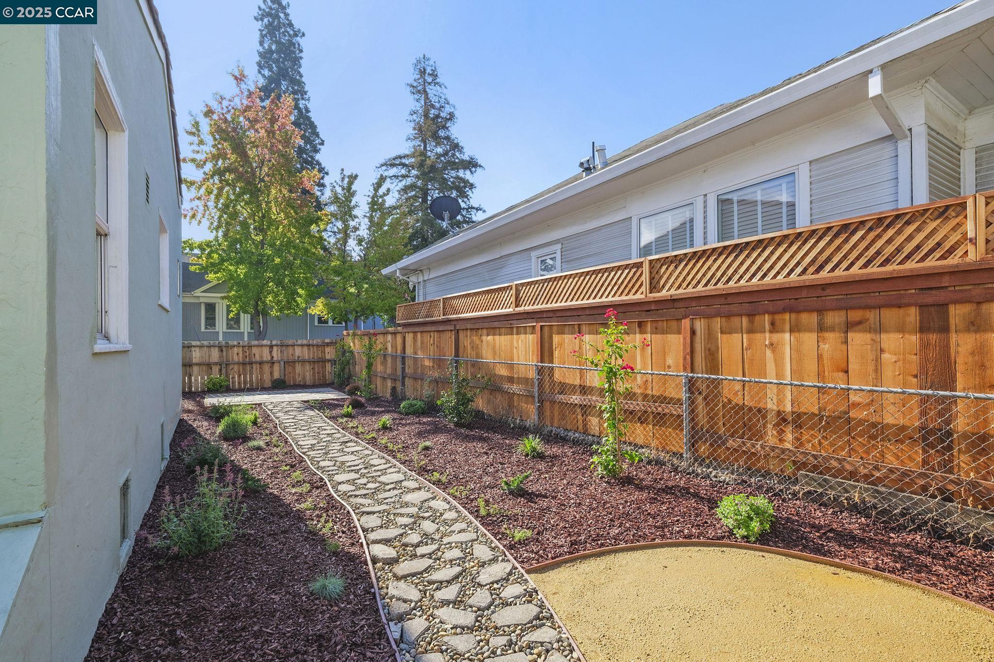 Detail Gallery Image 15 of 15 For 1016 Castro, Martinez,  CA 94553-1616 - 2 Beds | 1 Baths