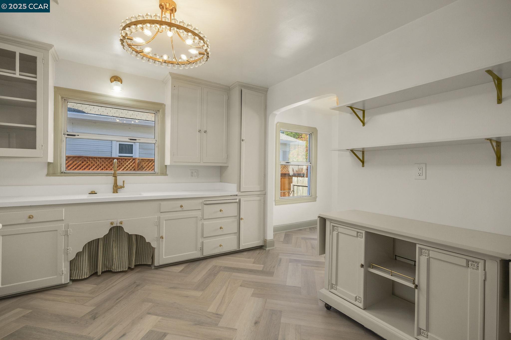 Detail Gallery Image 5 of 15 For 1016 Castro, Martinez,  CA 94553-1616 - 2 Beds | 1 Baths