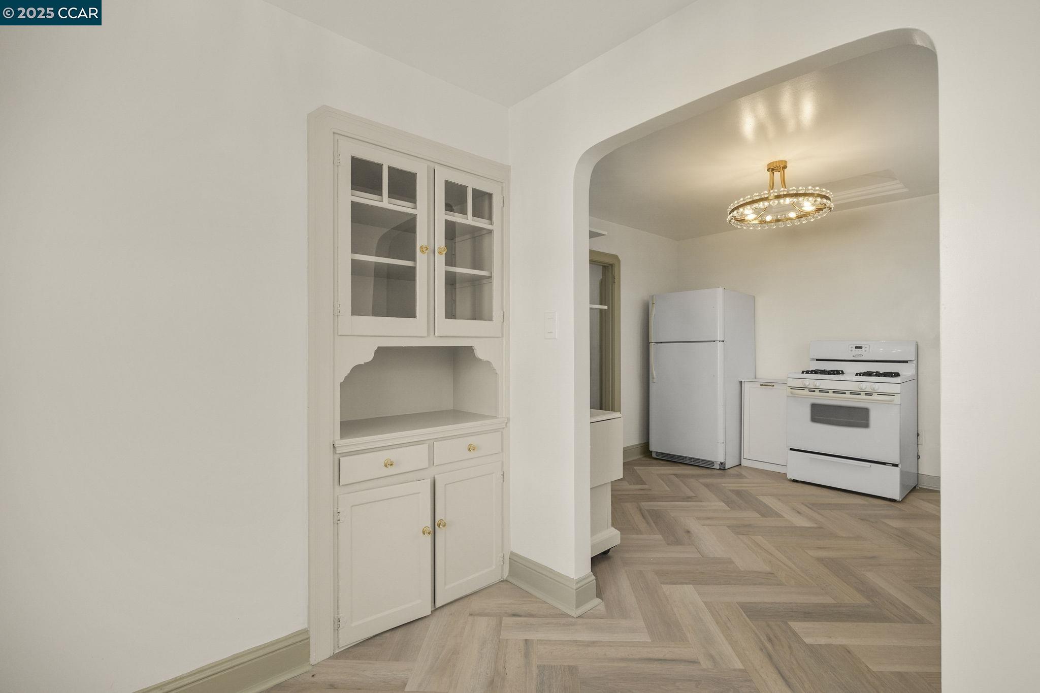 Detail Gallery Image 7 of 15 For 1016 Castro, Martinez,  CA 94553-1616 - 2 Beds | 1 Baths