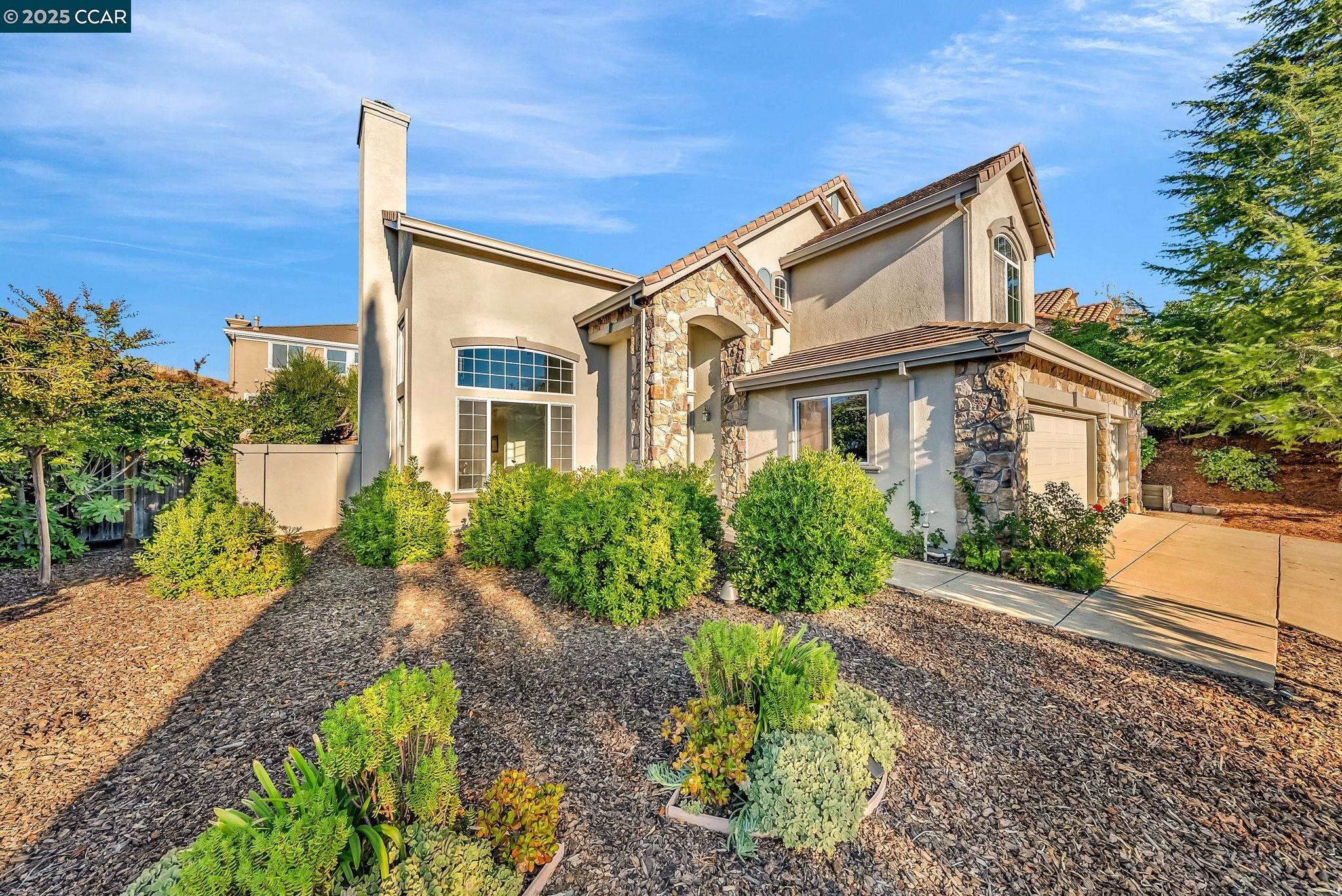 Detail Gallery Image 4 of 60 For 868 Deer Spring Cir, Concord,  CA 94521 - 5 Beds | 3/1 Baths