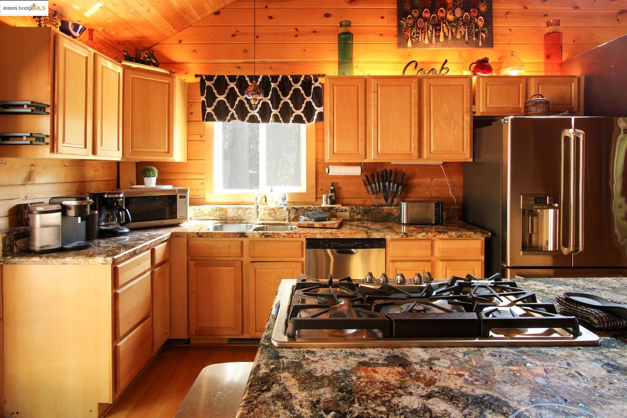 Detail Gallery Image 24 of 41 For 2936 E Highway 4, Murphys,  CA 95247 - 3 Beds | 2 Baths