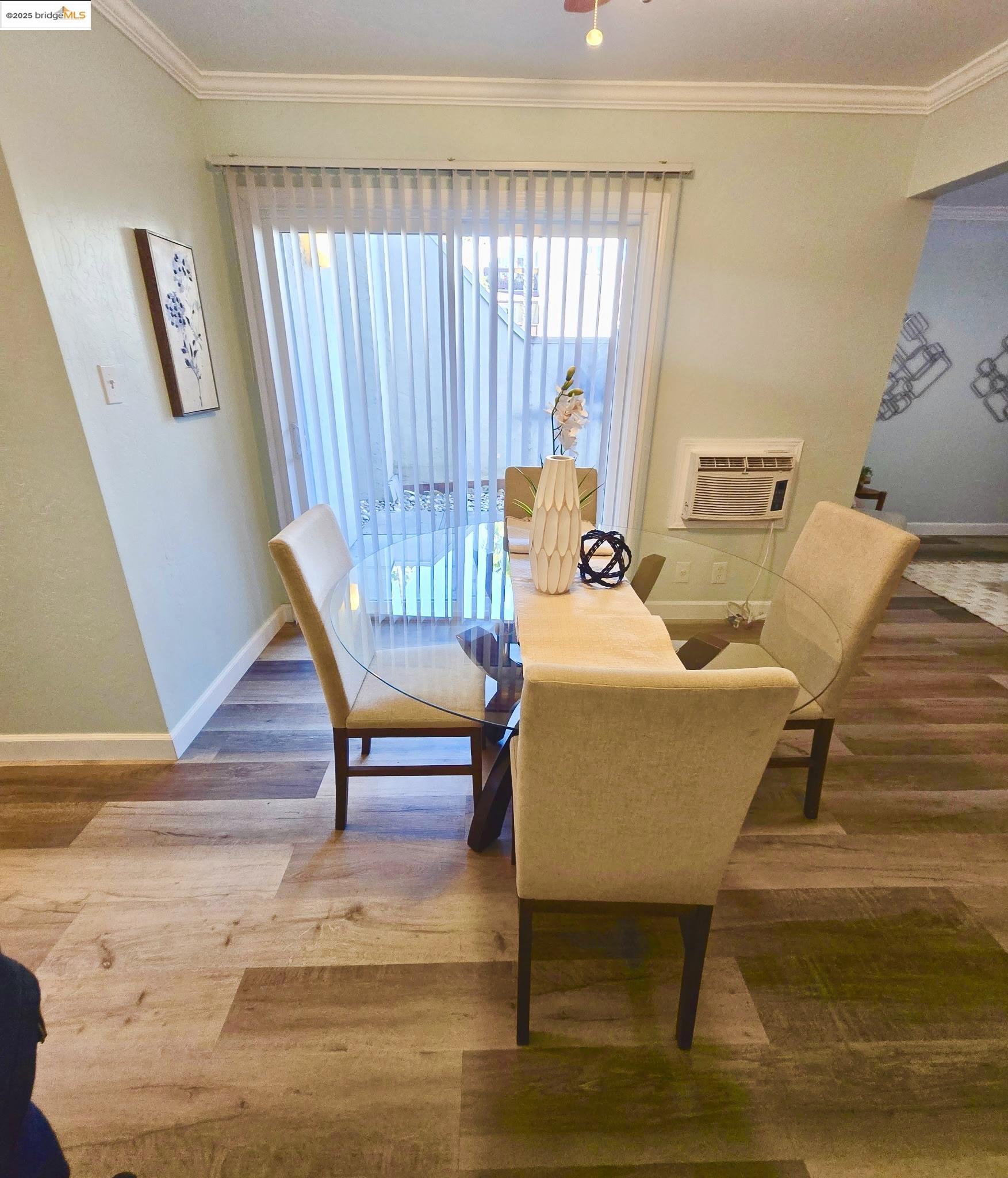 Detail Gallery Image 8 of 11 For 2000 Laguna Cir #D,  Concord,  CA 94520 - 2 Beds | 1 Baths