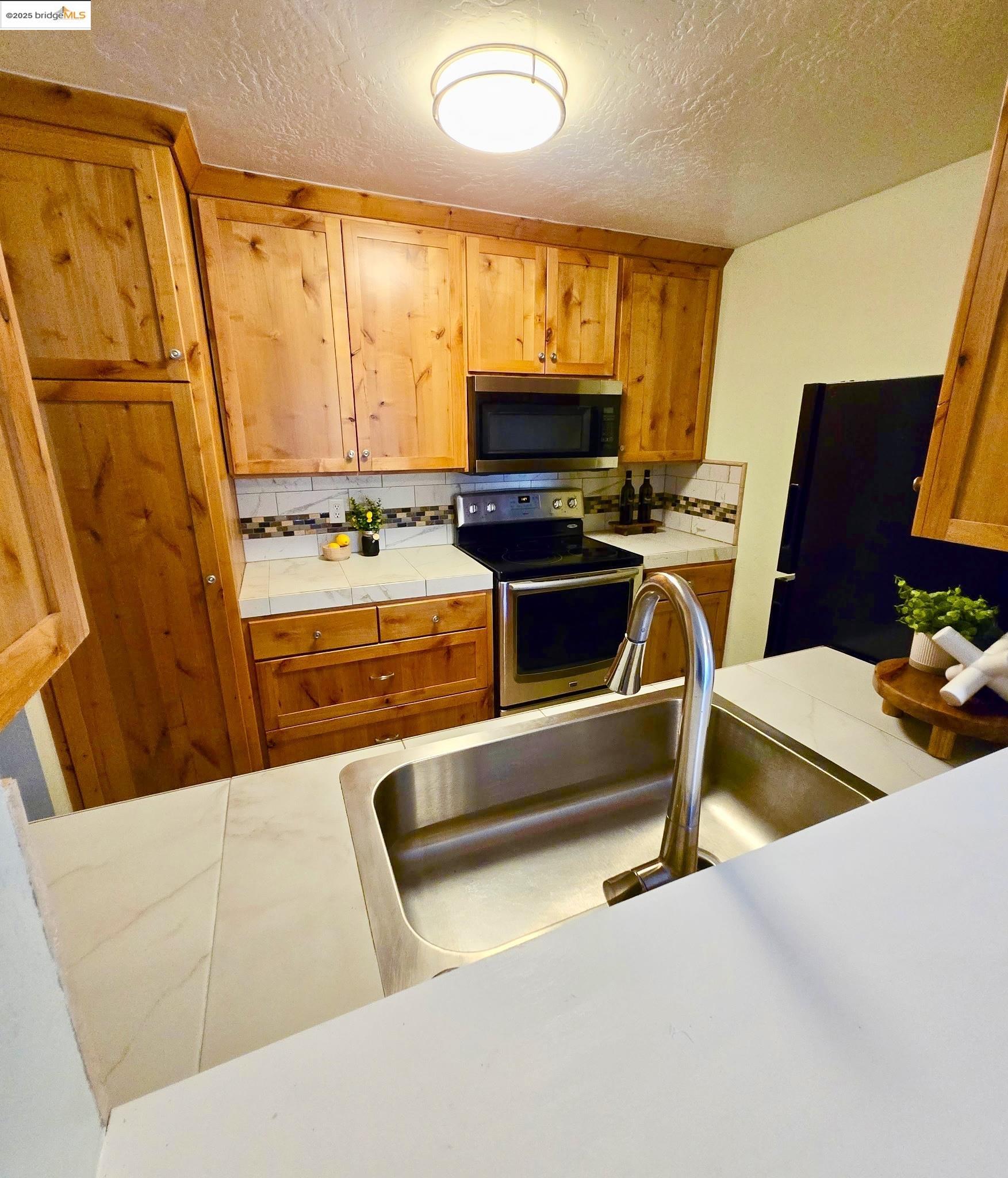 Detail Gallery Image 9 of 11 For 2000 Laguna Cir #D,  Concord,  CA 94520 - 2 Beds | 1 Baths