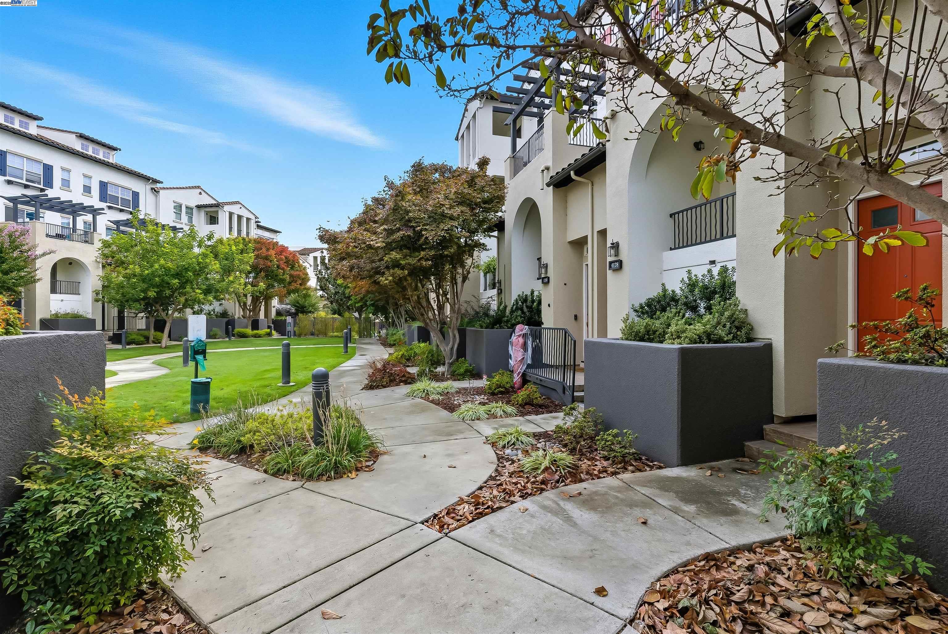 Detail Gallery Image 2 of 31 For 4126 Clarinbridge Cir, Dublin,  CA 94568-7210 - 2 Beds | 2 Baths