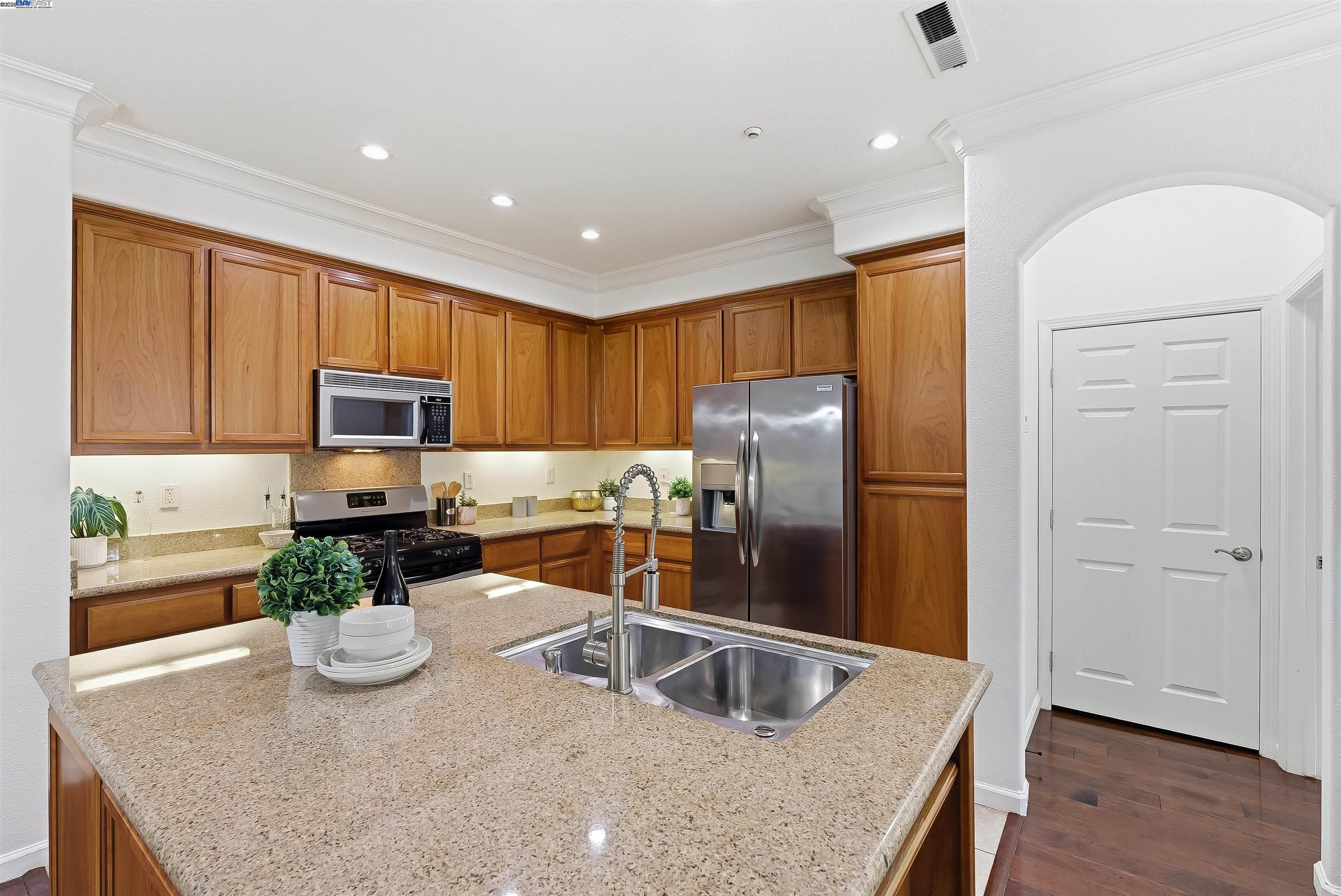 Detail Gallery Image 12 of 31 For 4126 Clarinbridge Cir, Dublin,  CA 94568-7210 - 2 Beds | 2 Baths