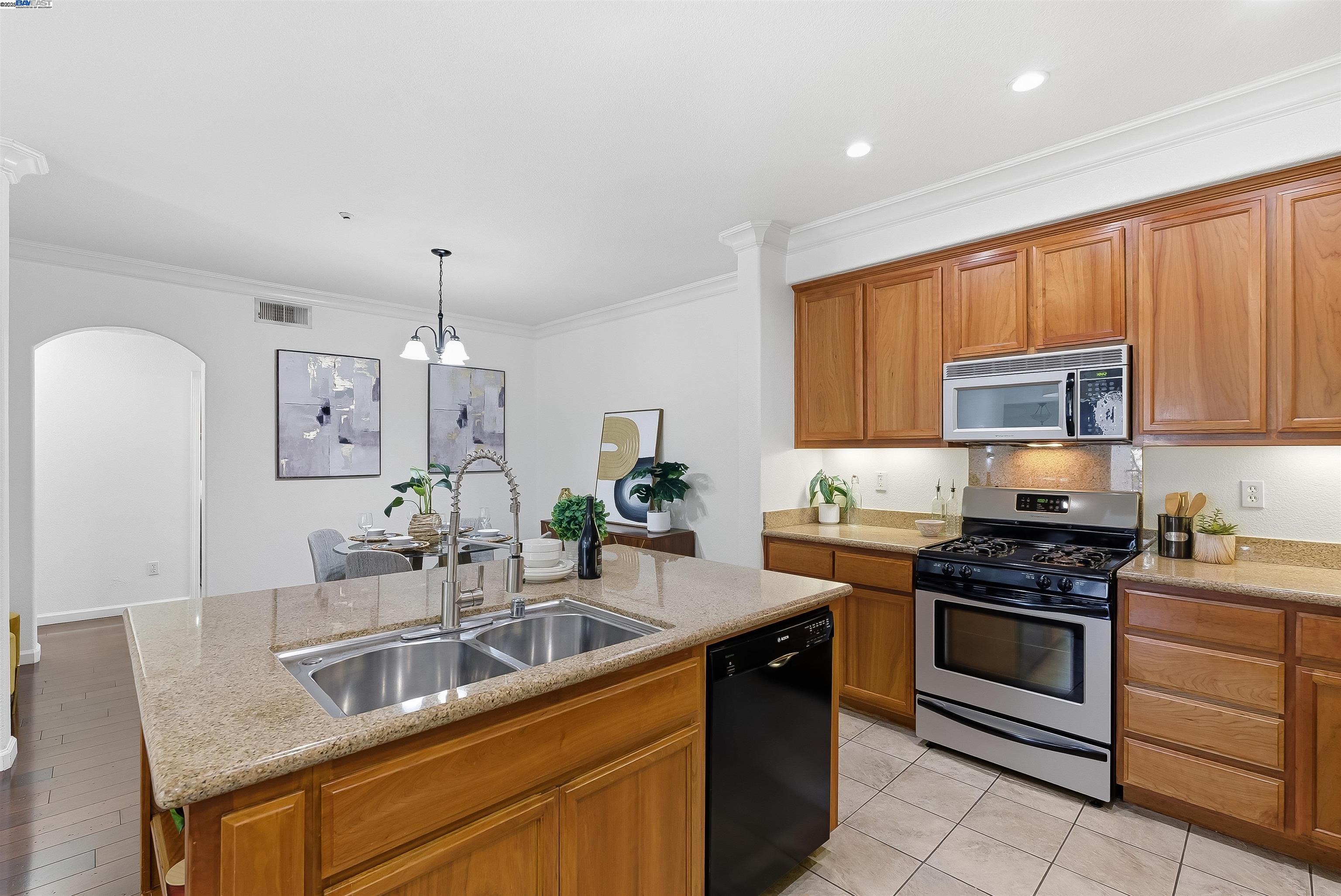 Detail Gallery Image 13 of 31 For 4126 Clarinbridge Cir, Dublin,  CA 94568-7210 - 2 Beds | 2 Baths