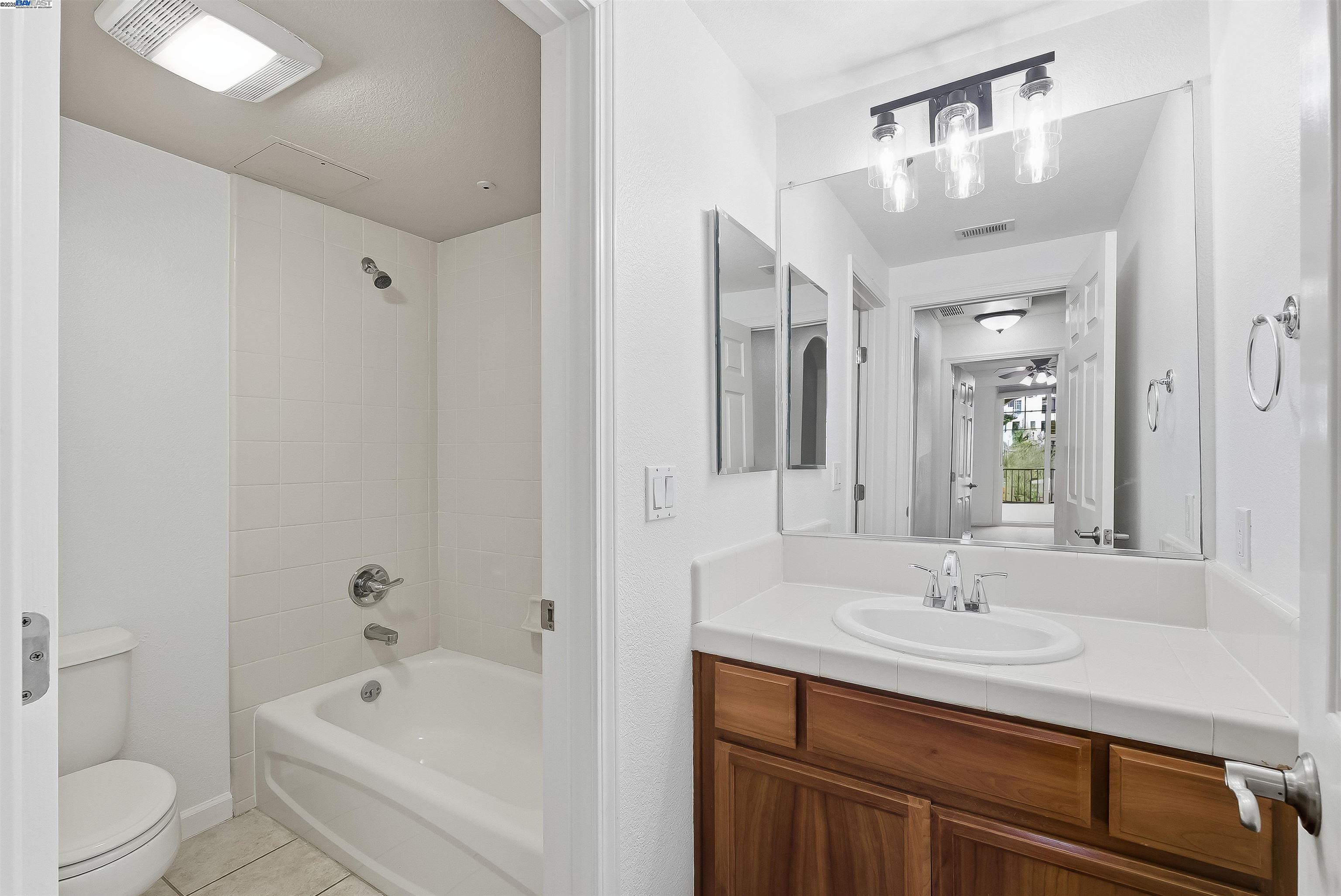 Detail Gallery Image 23 of 31 For 4126 Clarinbridge Cir, Dublin,  CA 94568-7210 - 2 Beds | 2 Baths