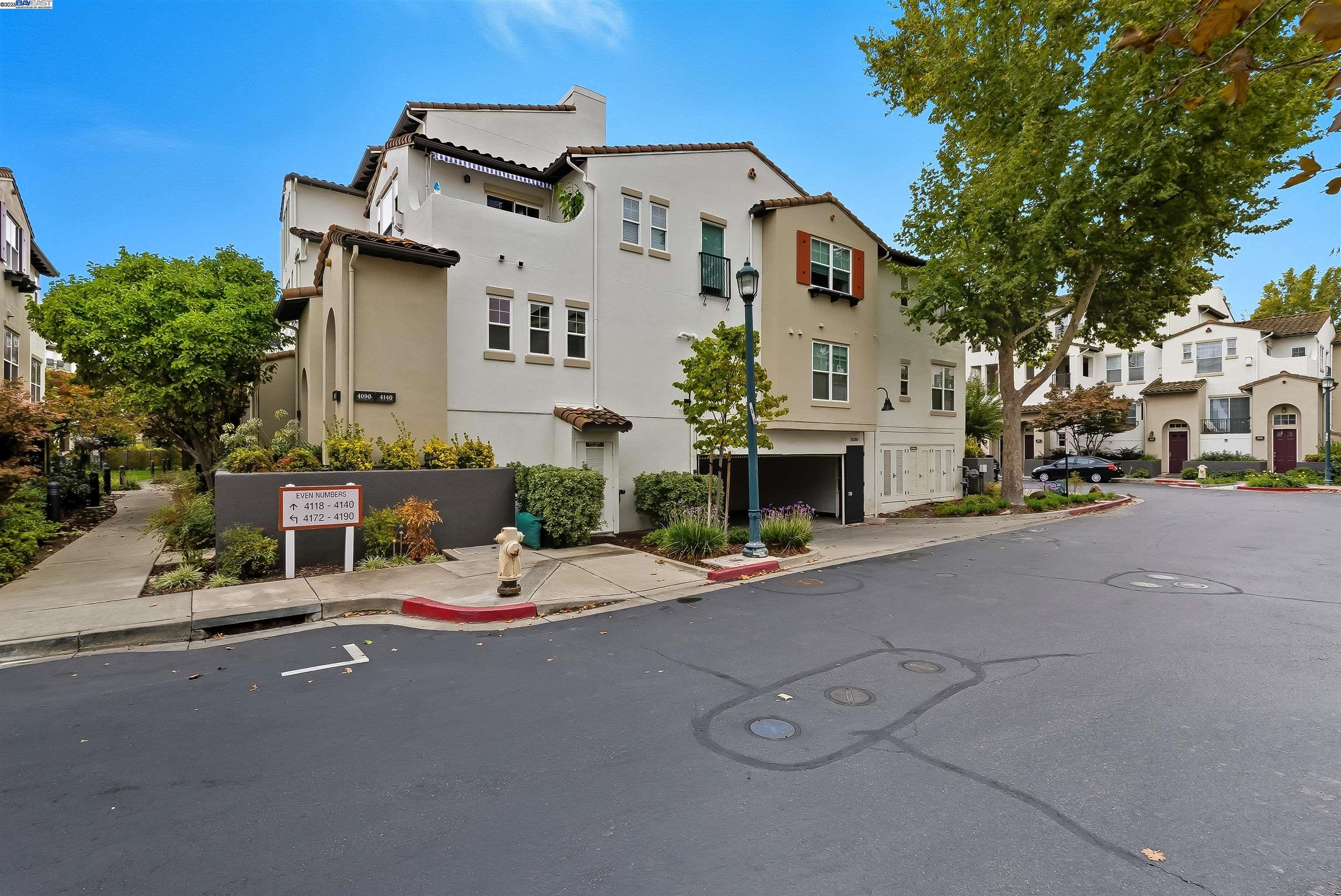 Detail Gallery Image 4 of 31 For 4126 Clarinbridge Cir, Dublin,  CA 94568-7210 - 2 Beds | 2 Baths