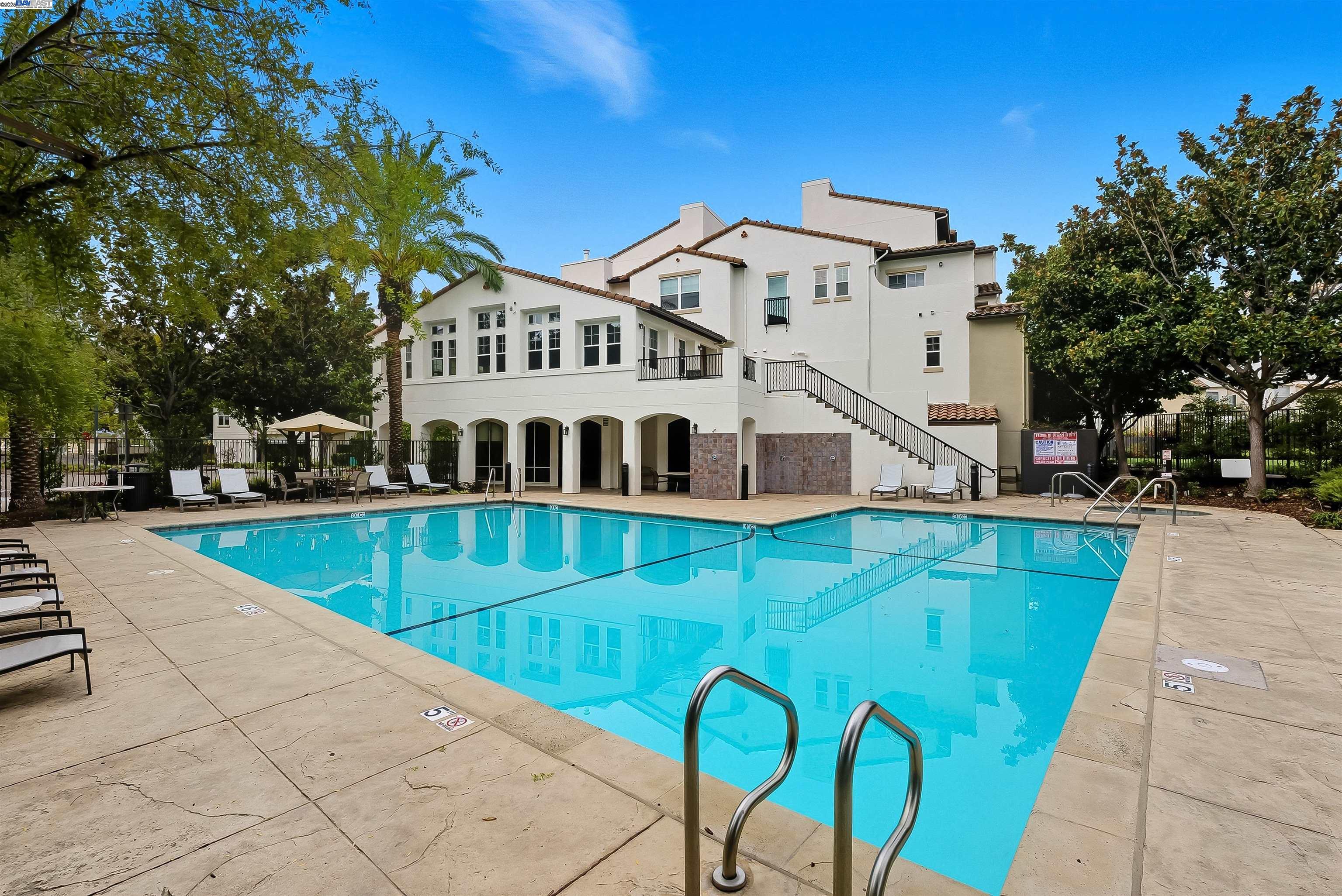 Detail Gallery Image 5 of 31 For 4126 Clarinbridge Cir, Dublin,  CA 94568-7210 - 2 Beds | 2 Baths