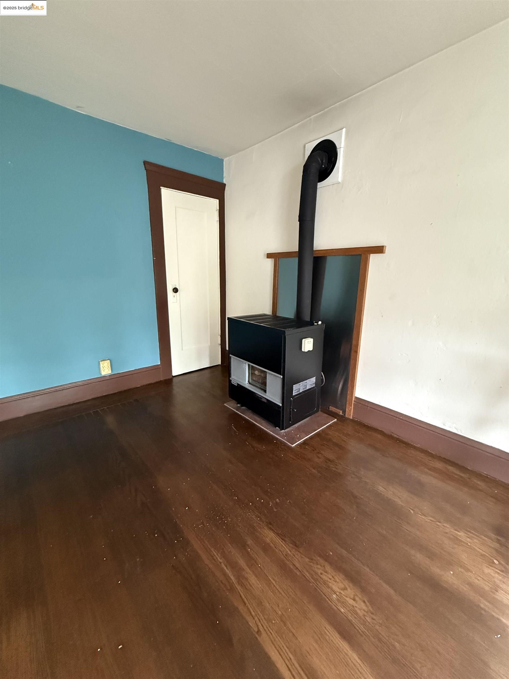 Detail Gallery Image 14 of 37 For 37 Nicholl Ave, Richmond,  CA 94801 - – Beds | – Baths