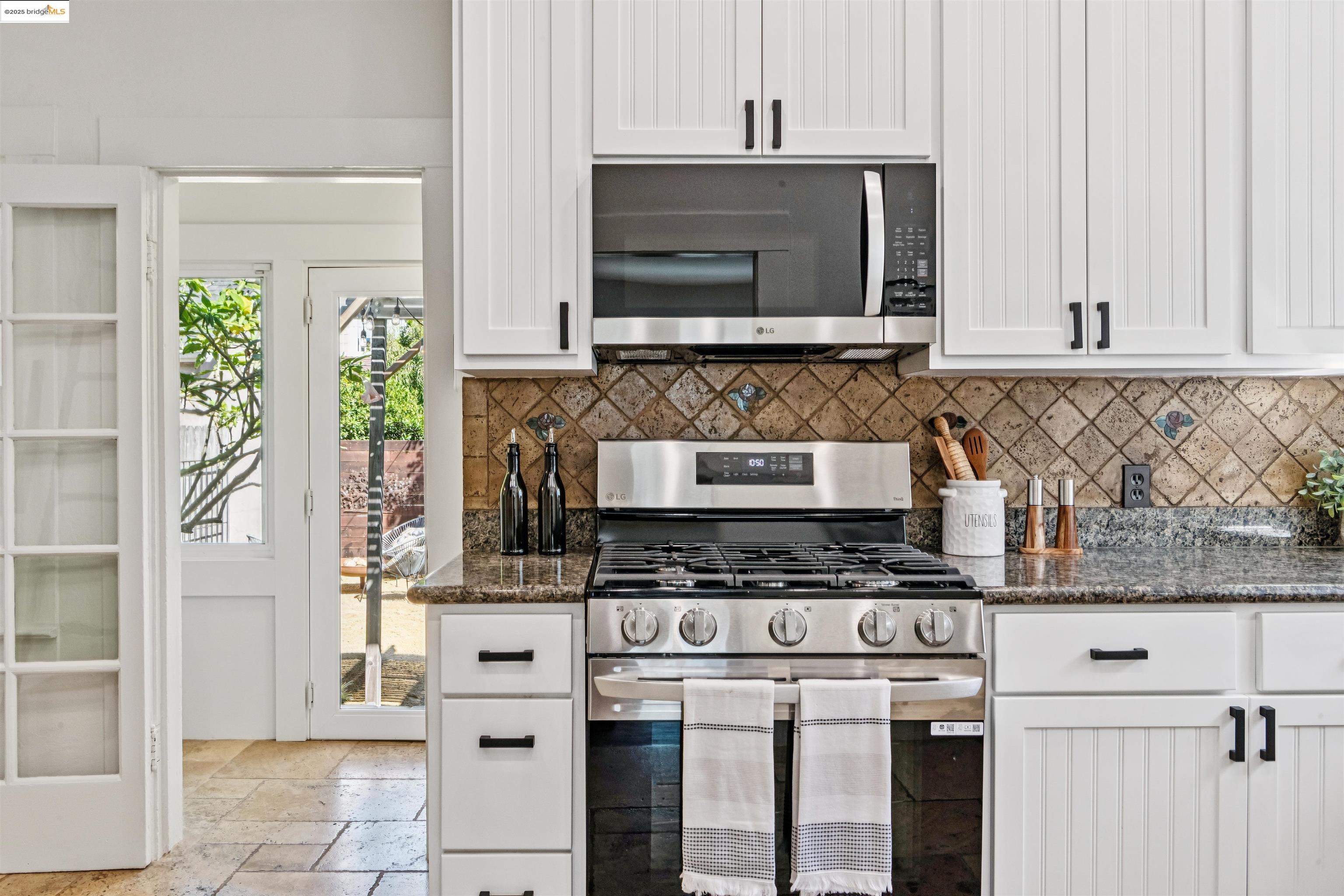 Detail Gallery Image 13 of 49 For 2839 Washington St, Alameda,  CA 94501 - 3 Beds | 2 Baths