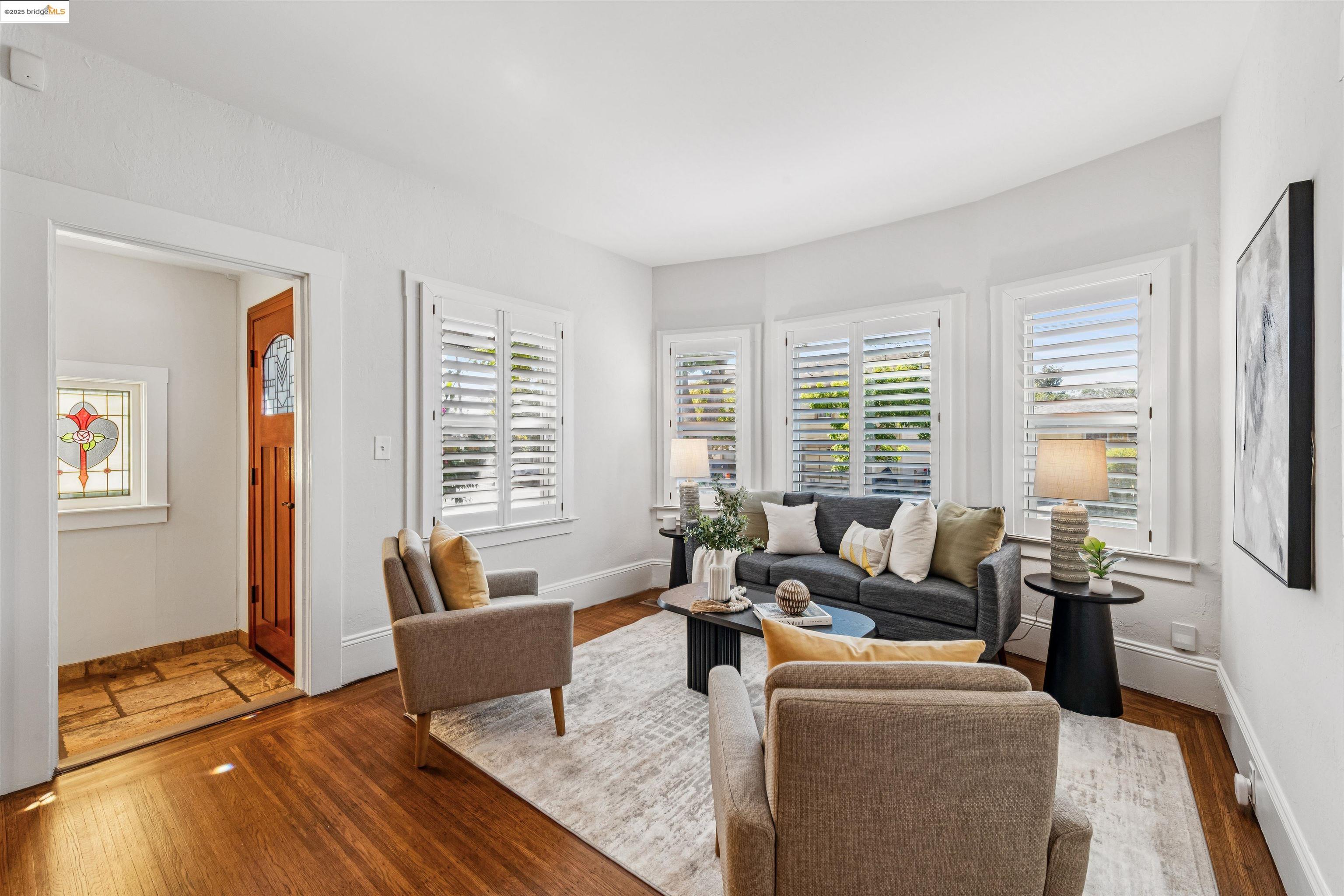 Detail Gallery Image 5 of 49 For 2839 Washington St, Alameda,  CA 94501 - 3 Beds | 2 Baths