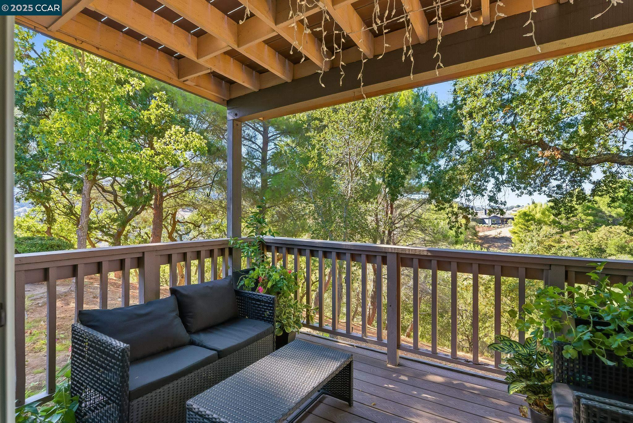 Detail Gallery Image 12 of 48 For 121 Haslemere Ct, Lafayette,  CA 94549 - 3 Beds | 3 Baths