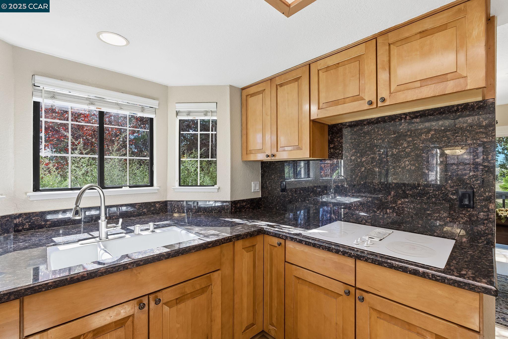 Detail Gallery Image 18 of 48 For 121 Haslemere Ct, Lafayette,  CA 94549 - 3 Beds | 3 Baths