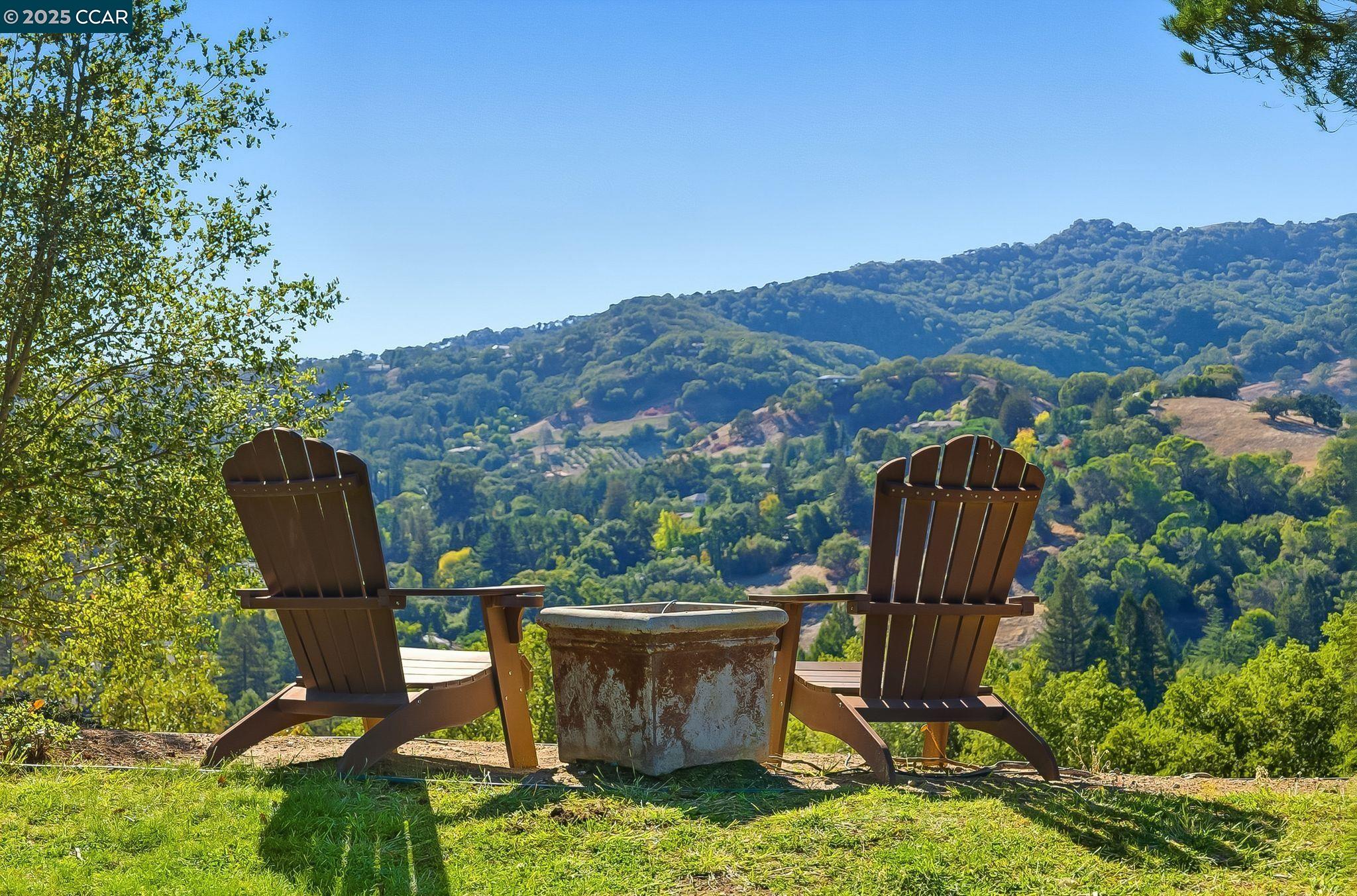 Detail Gallery Image 4 of 48 For 121 Haslemere Ct, Lafayette,  CA 94549 - 3 Beds | 3 Baths