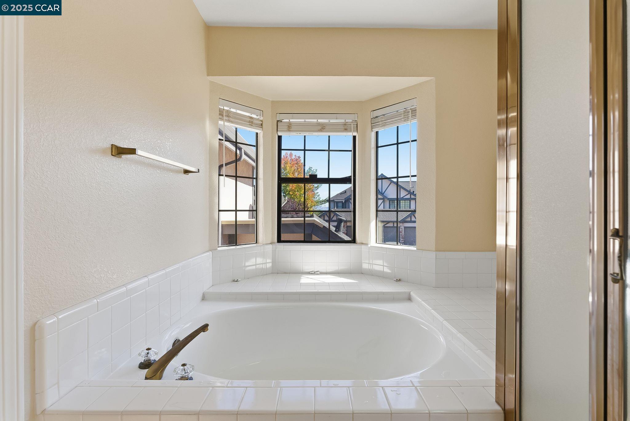 Detail Gallery Image 34 of 48 For 121 Haslemere Ct, Lafayette,  CA 94549 - 3 Beds | 3 Baths