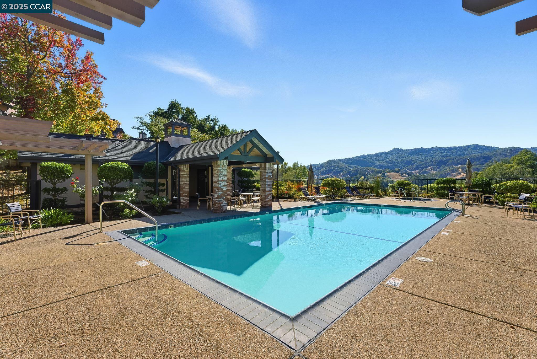 Detail Gallery Image 42 of 48 For 121 Haslemere Ct, Lafayette,  CA 94549 - 3 Beds | 3 Baths