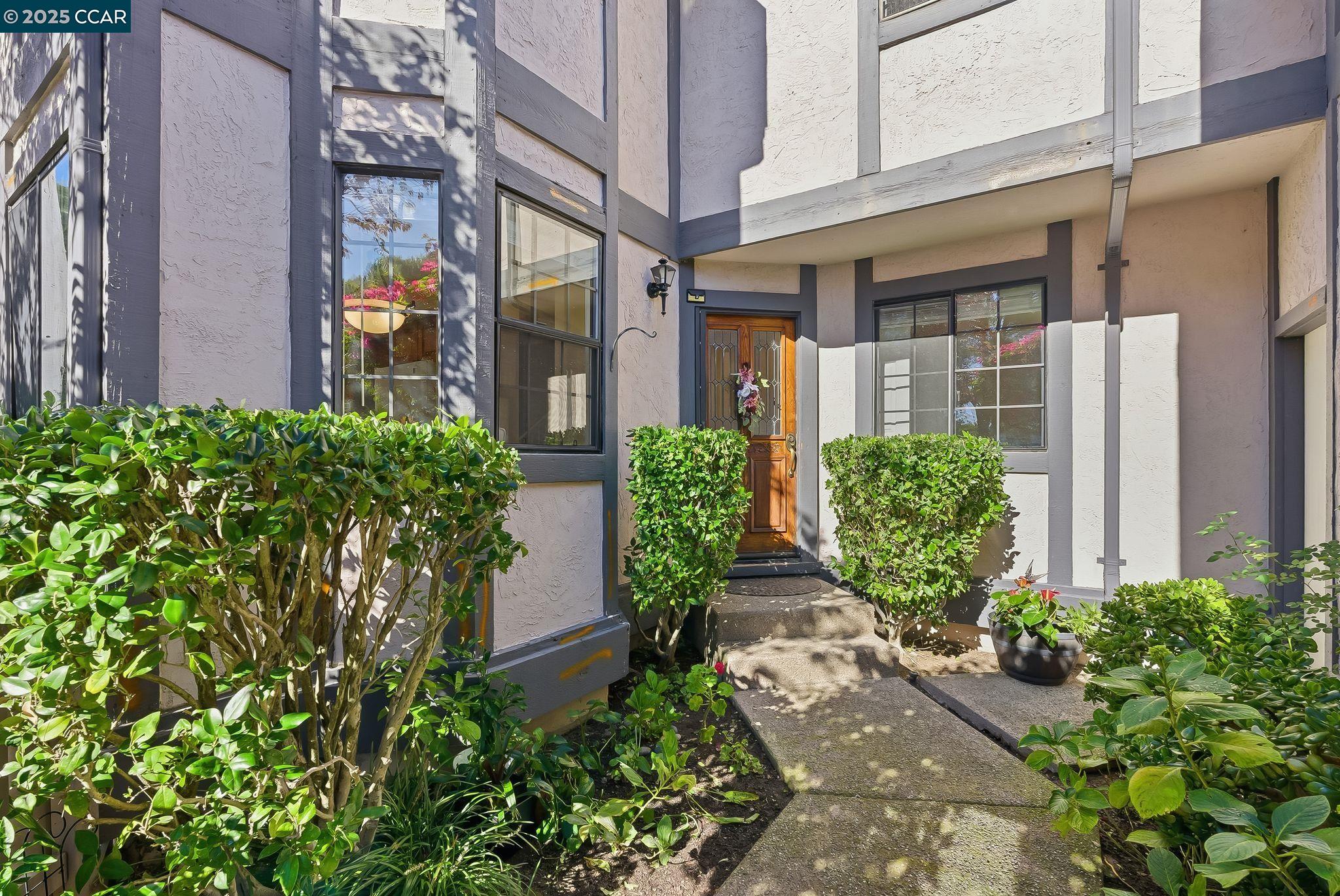 Detail Gallery Image 7 of 48 For 121 Haslemere Ct, Lafayette,  CA 94549 - 3 Beds | 3 Baths