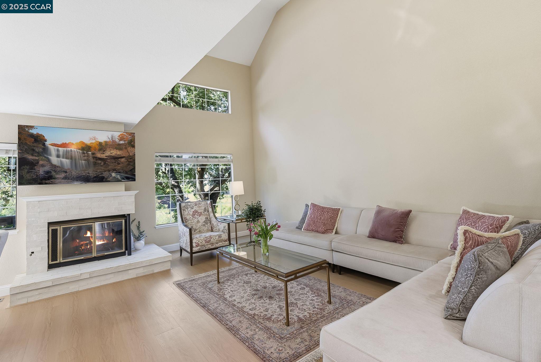 Detail Gallery Image 9 of 48 For 121 Haslemere Ct, Lafayette,  CA 94549 - 3 Beds | 3 Baths