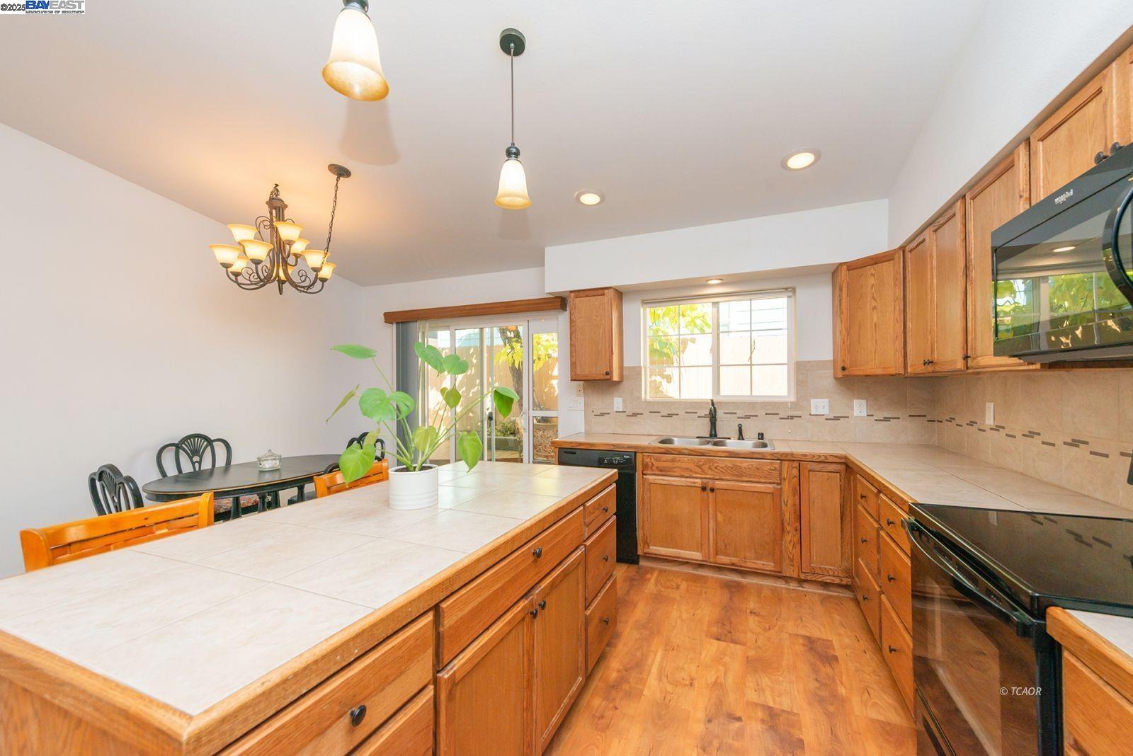 Detail Gallery Image 13 of 46 For 41 Hawthorne St., Weaverville,  CA 96093 - 3 Beds | 2 Baths