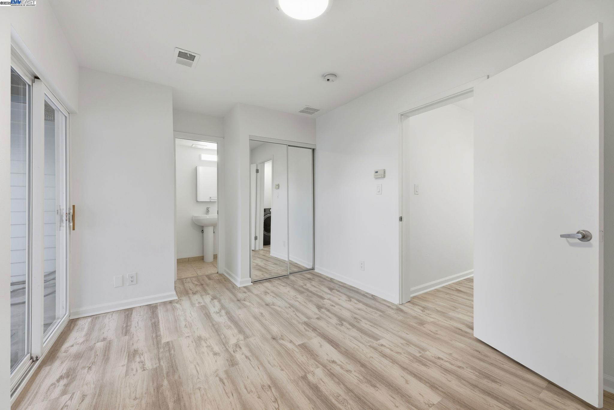 Detail Gallery Image 19 of 39 For 9455 Macarthur Blvd, Oakland,  CA 94605 - 3 Beds | 3 Baths