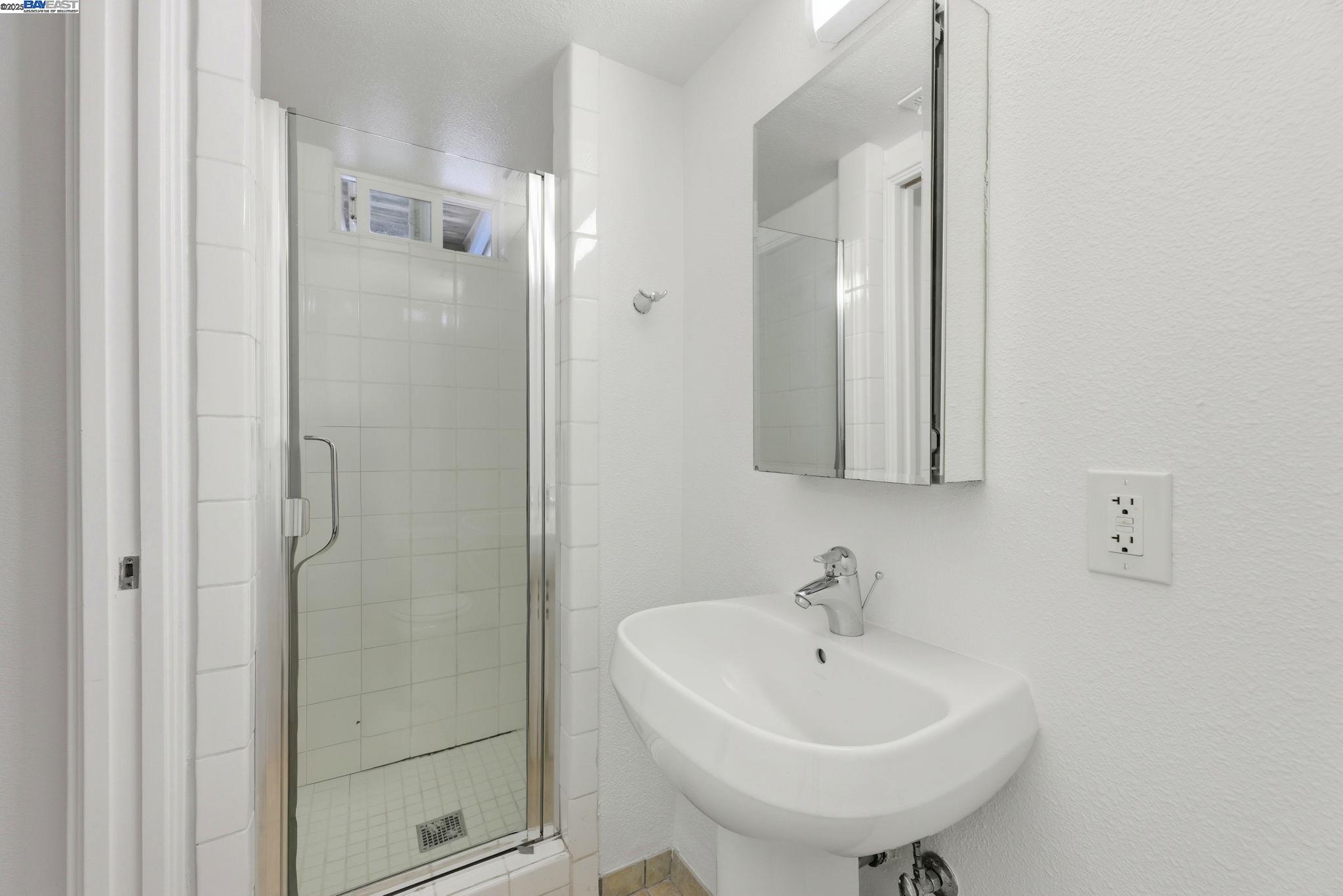 Detail Gallery Image 26 of 39 For 9455 Macarthur Blvd, Oakland,  CA 94605 - 3 Beds | 3 Baths