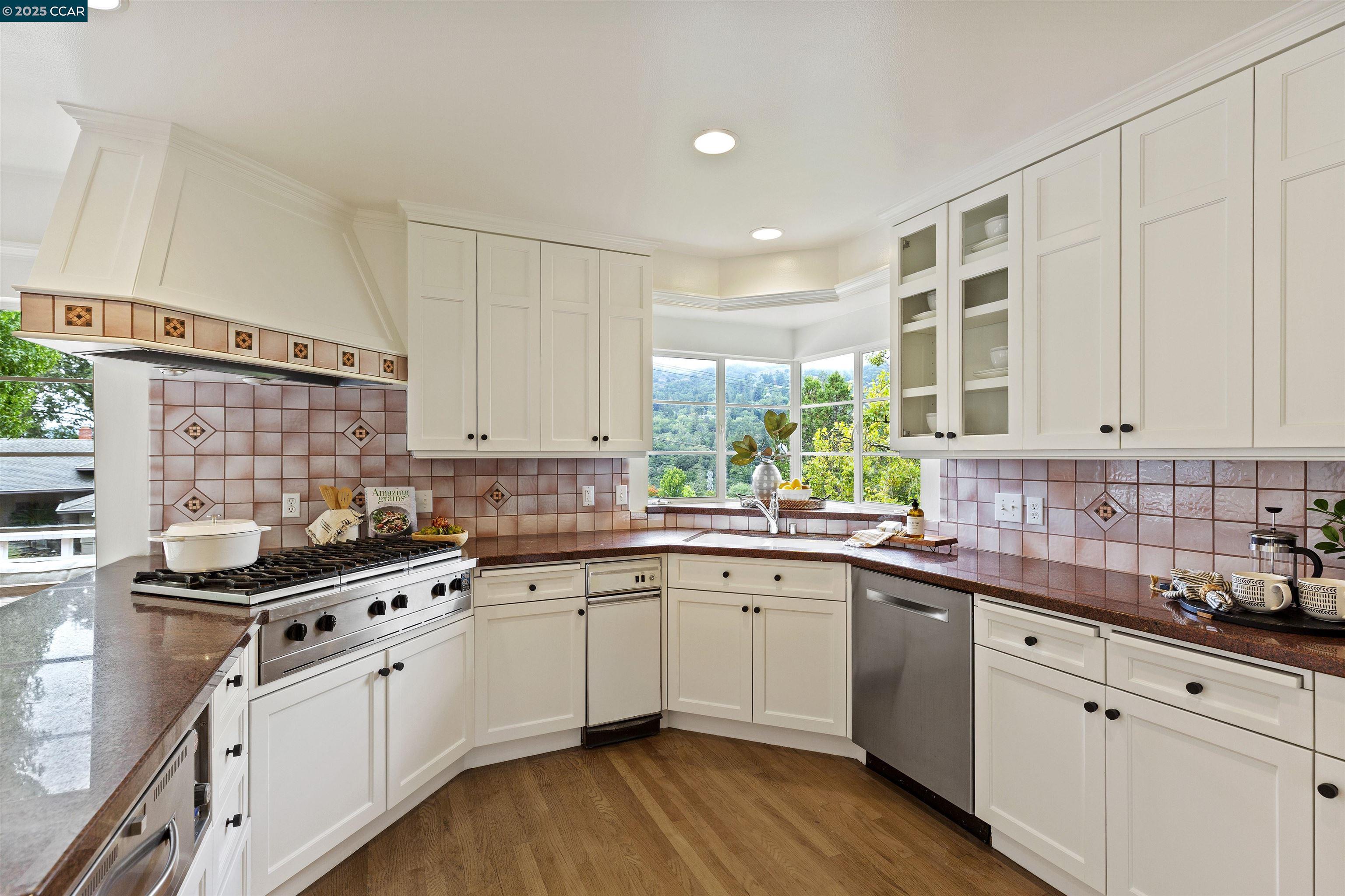 Detail Gallery Image 33 of 60 For 59 Hacienda Cir, Orinda,  CA 94563 - 4 Beds | 4/1 Baths