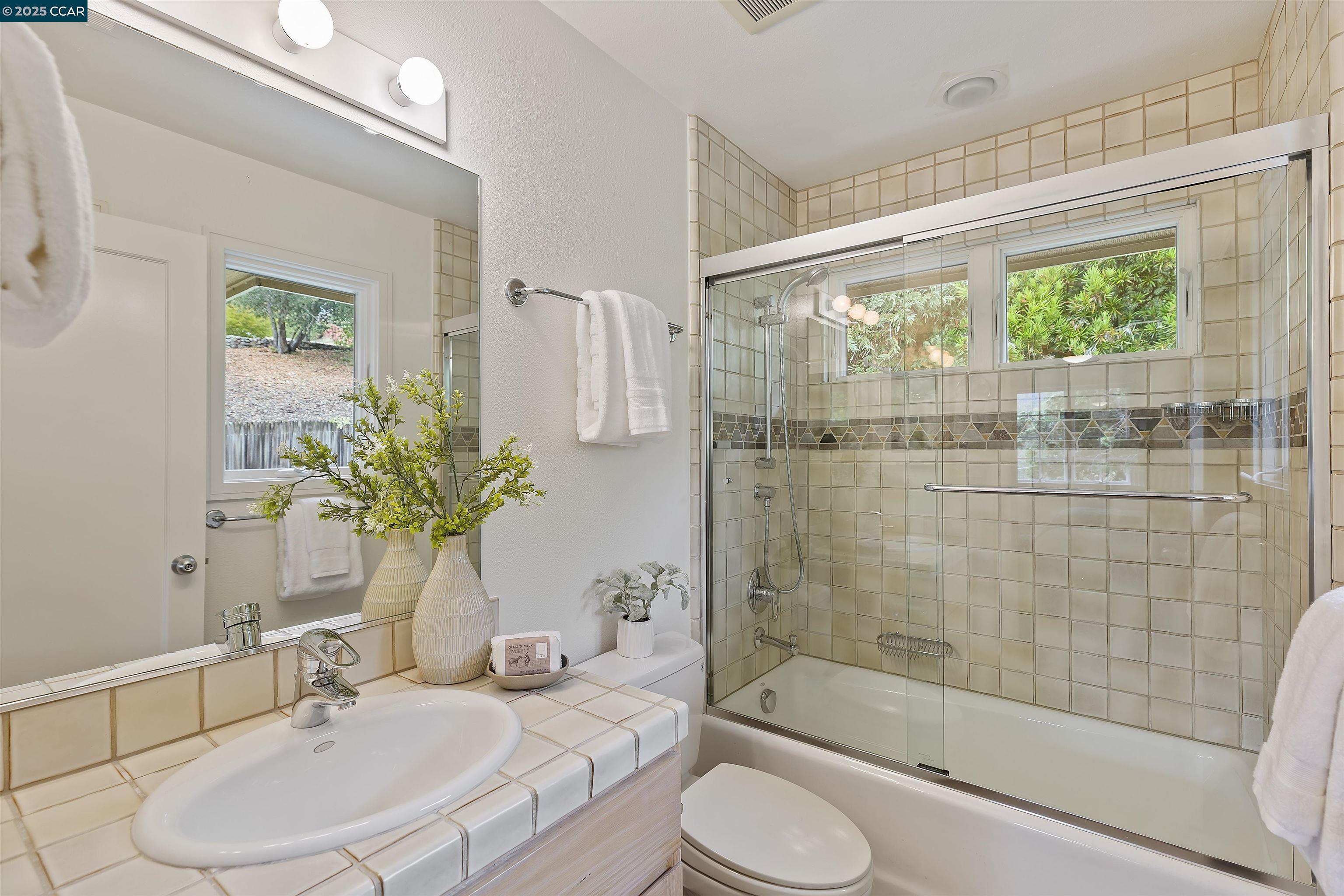 Detail Gallery Image 49 of 60 For 59 Hacienda Cir, Orinda,  CA 94563 - 4 Beds | 4/1 Baths