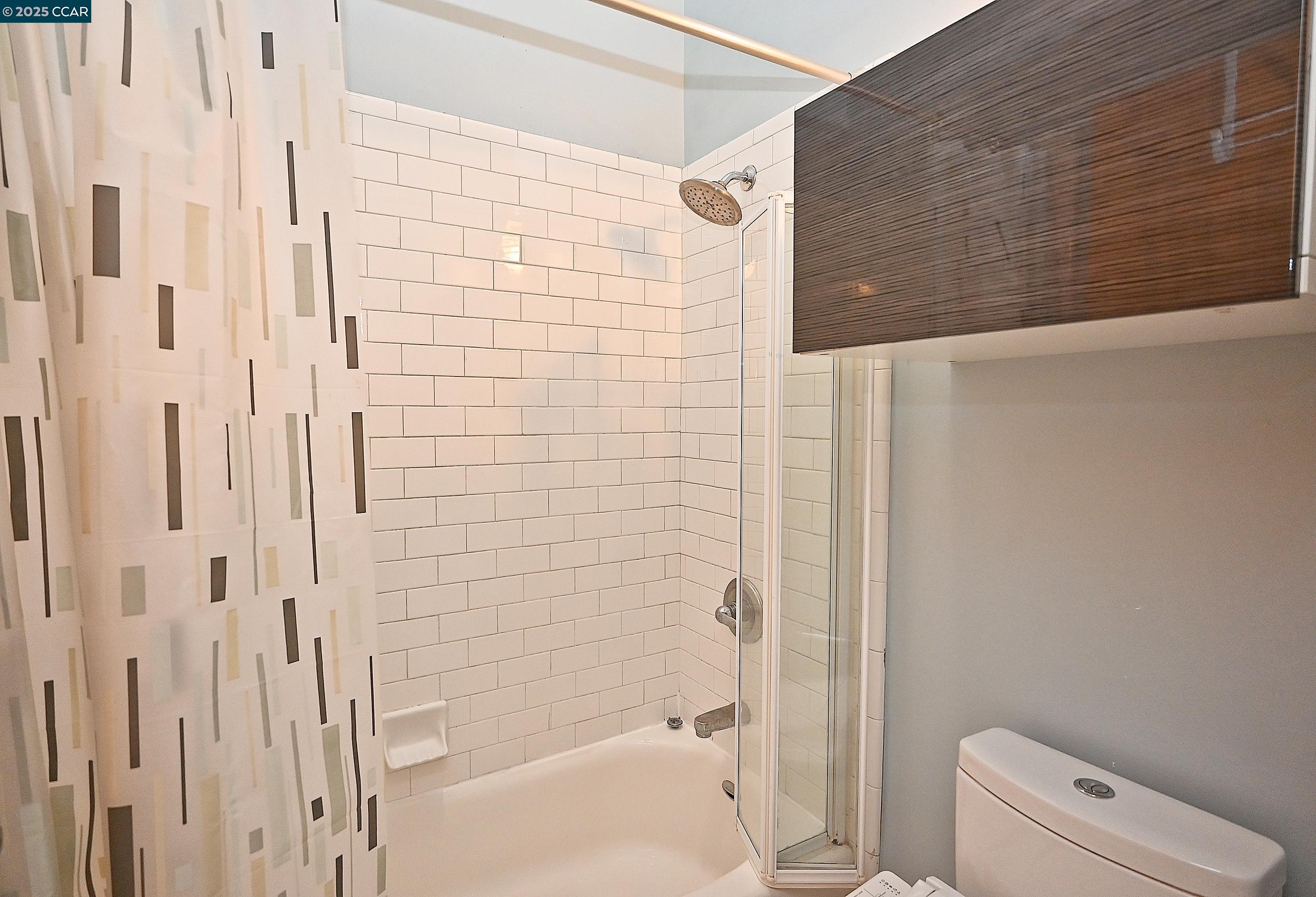 Detail Gallery Image 34 of 38 For 675 8th Street #15,  Oakland,  CA 94607 - 2 Beds | 2 Baths
