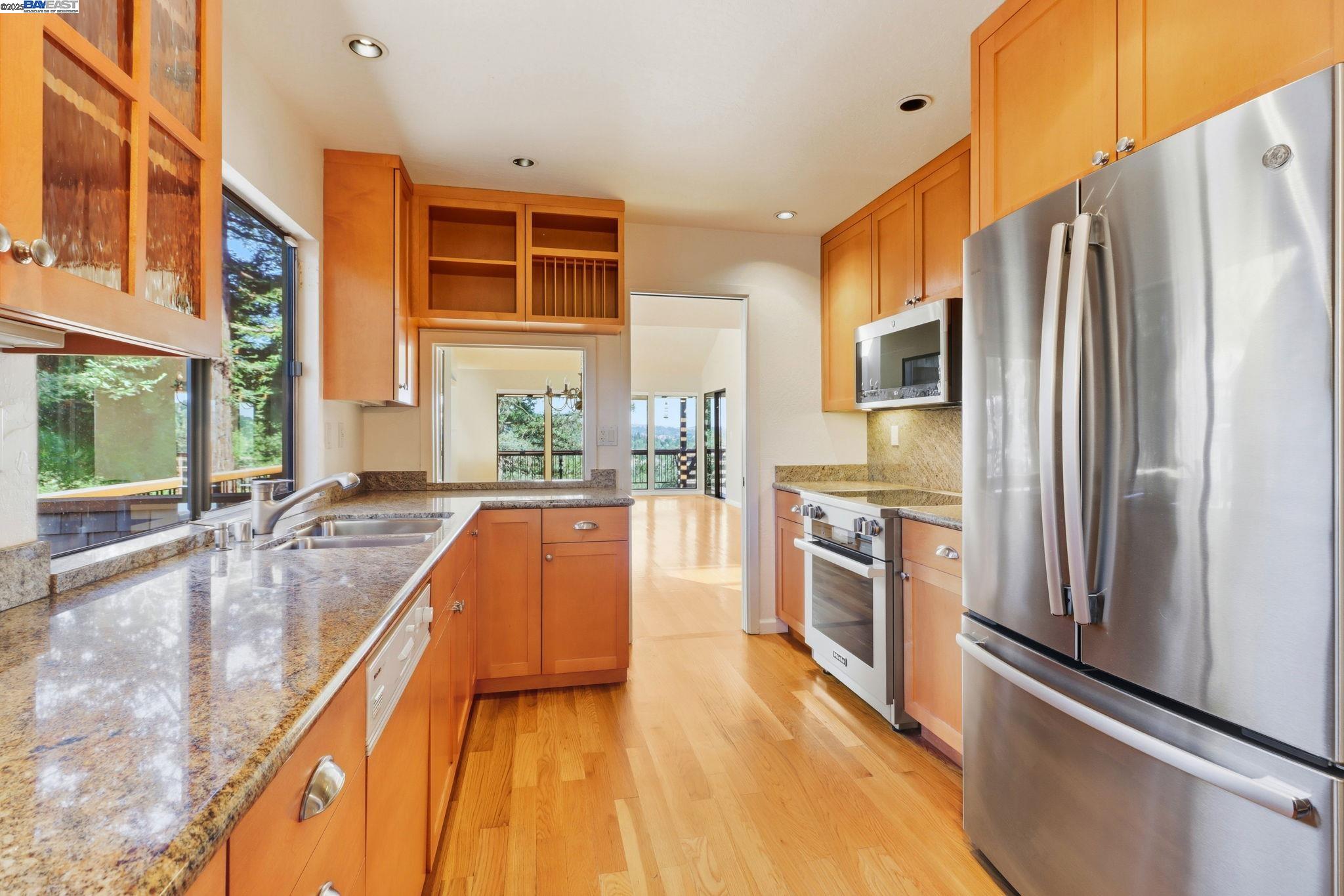 Detail Gallery Image 14 of 49 For 407 Wovenwood, Orinda,  CA 94563 - 3 Beds | 2/1 Baths