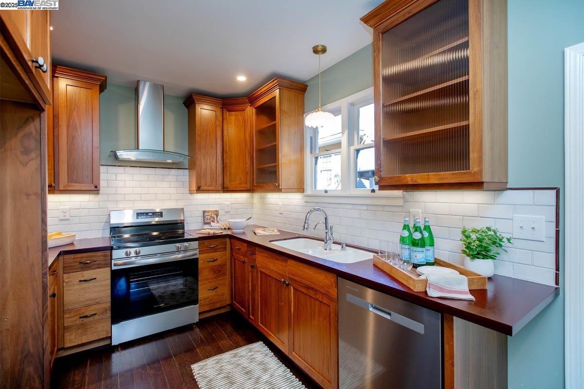 Detail Gallery Image 25 of 60 For 1238 Versailles Ave, Alameda,  CA 94501 - 6 Beds | 4/1 Baths