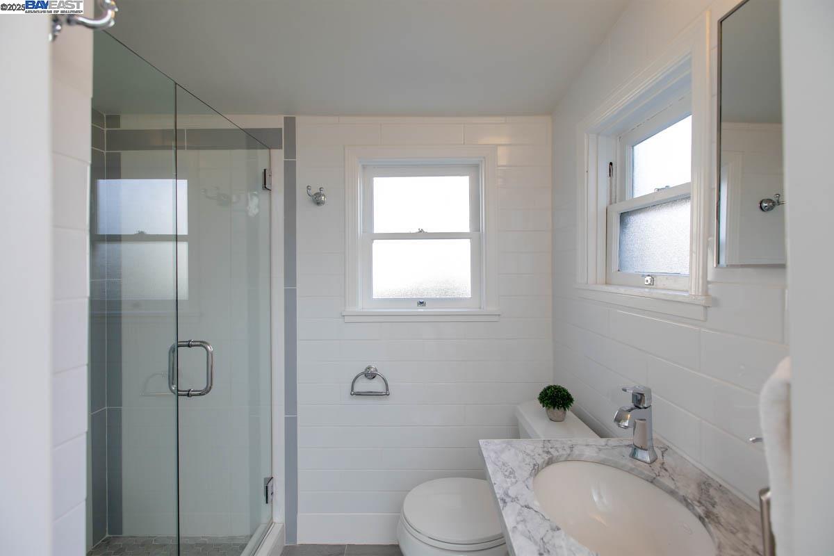 Detail Gallery Image 30 of 60 For 1238 Versailles Ave, Alameda,  CA 94501 - 6 Beds | 4/1 Baths