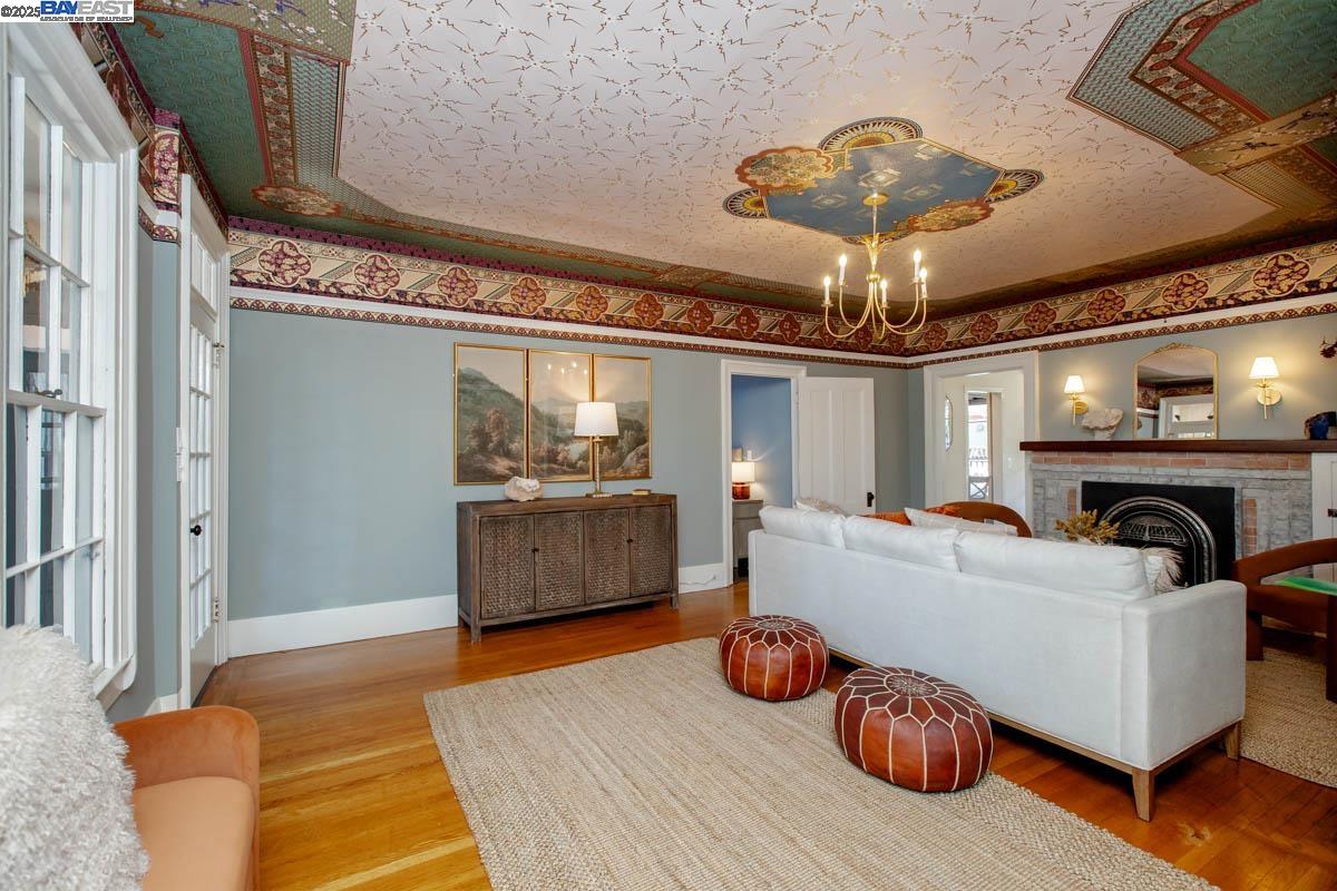 Detail Gallery Image 8 of 60 For 1238 Versailles Ave, Alameda,  CA 94501 - 6 Beds | 4/1 Baths