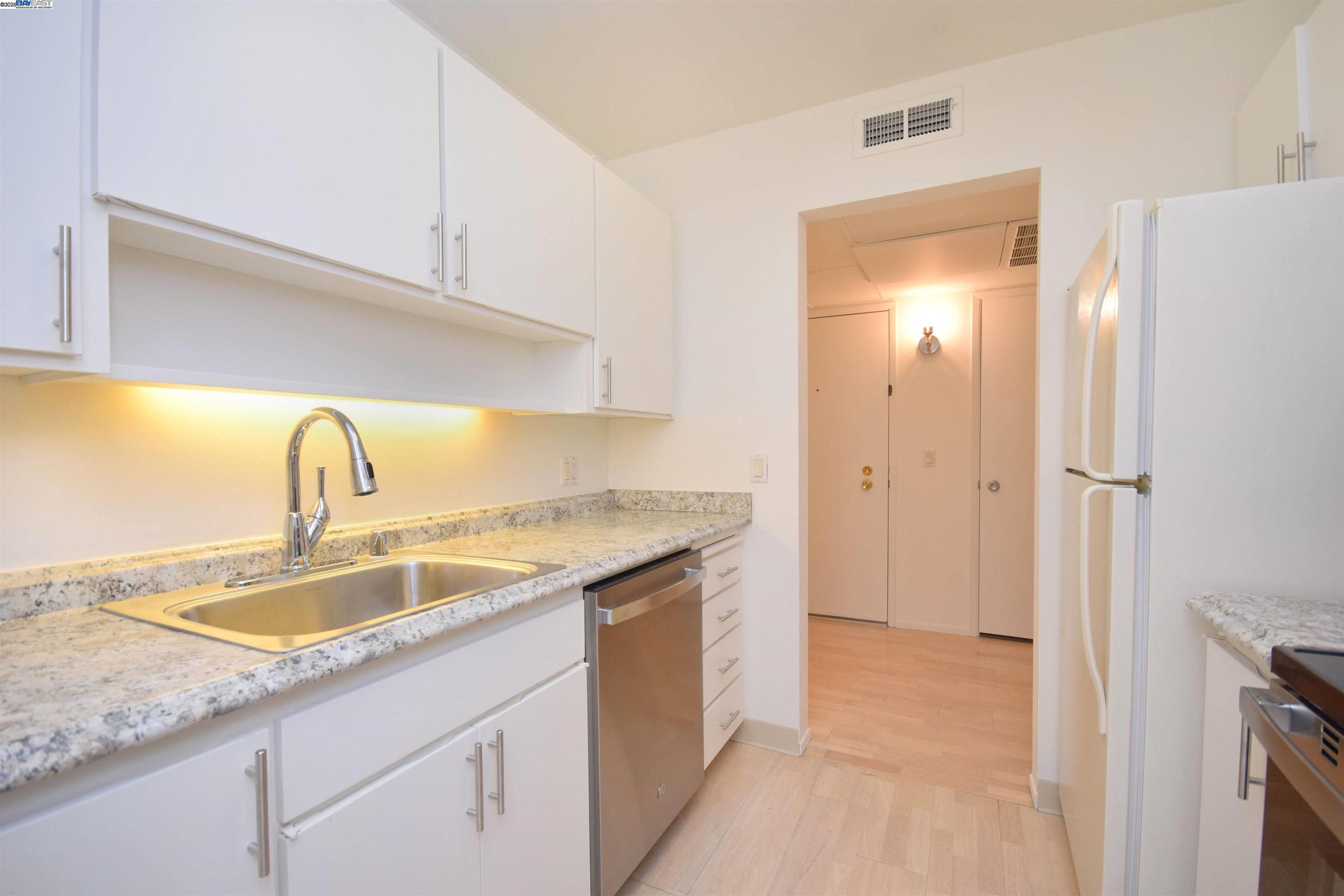 Photo #4: 41115340 Listing: Photo #4