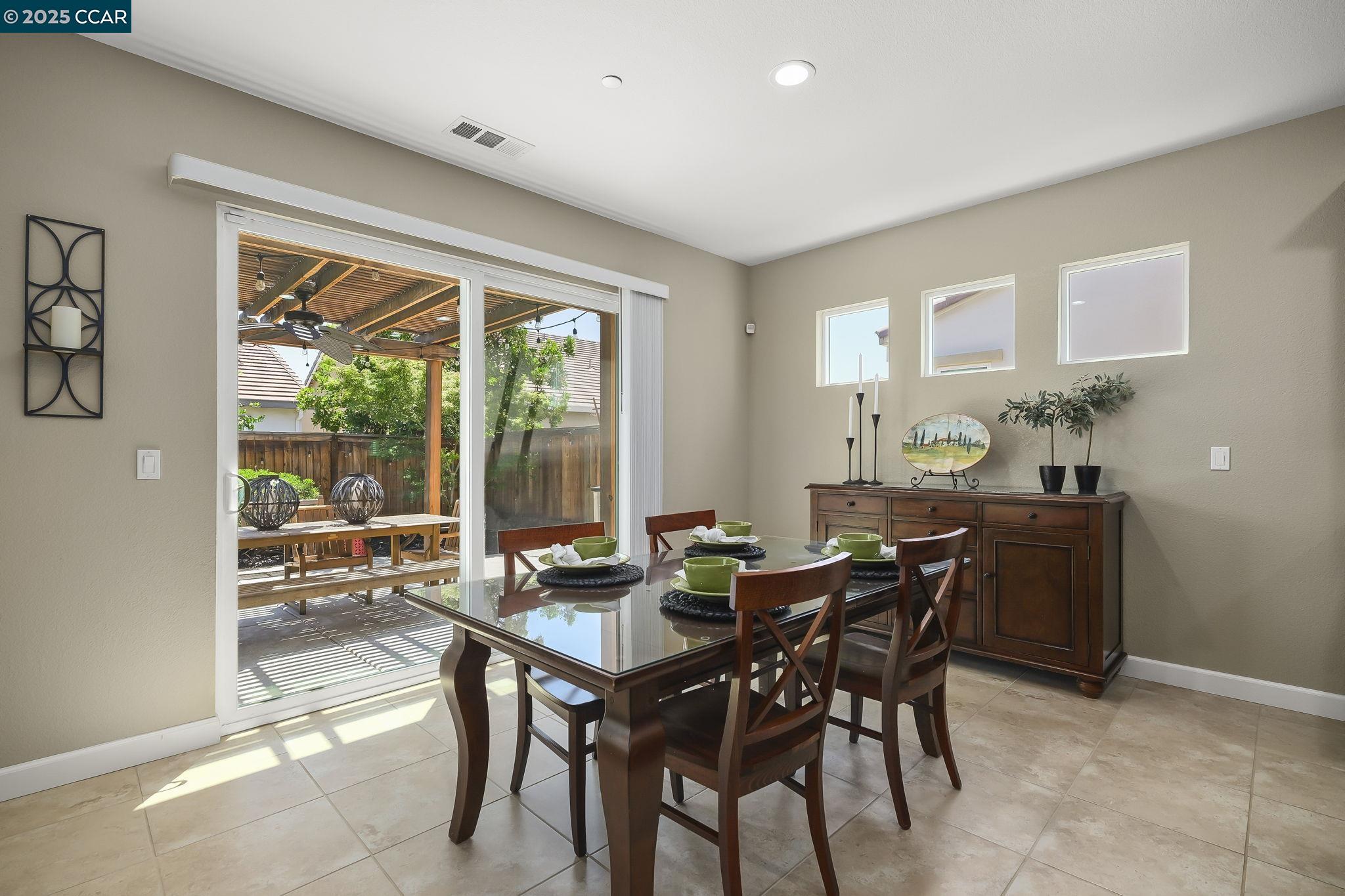 Detail Gallery Image 10 of 31 For 490 Stratford Ct, Brentwood,  CA 94513 - 4 Beds | 3/1 Baths