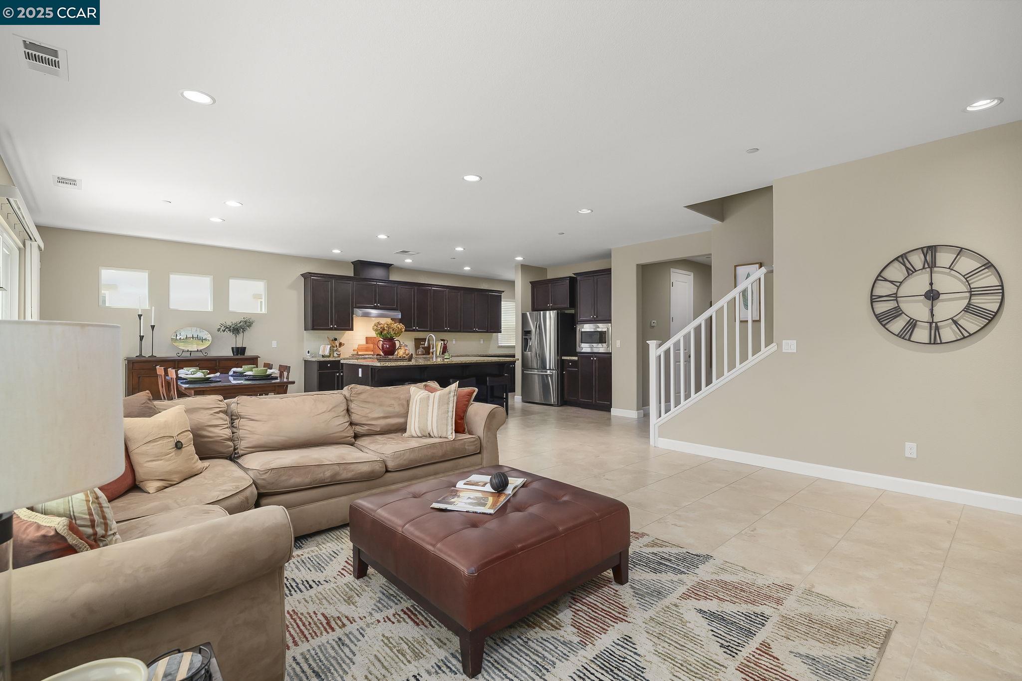 Detail Gallery Image 6 of 31 For 490 Stratford Ct, Brentwood,  CA 94513 - 4 Beds | 3/1 Baths