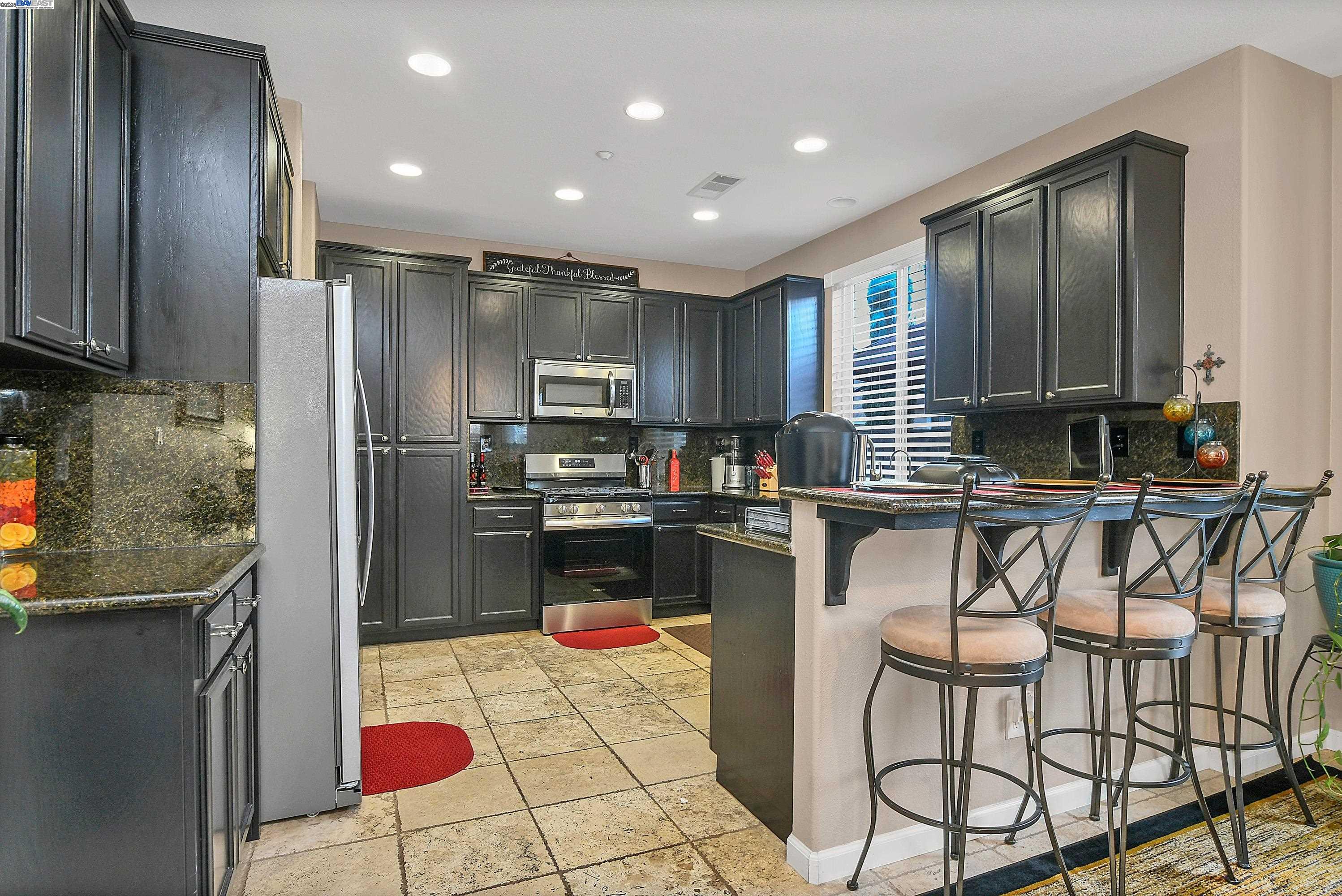 Detail Gallery Image 10 of 23 For 247 Honeysuckle St, Brentwood,  CA 94513 - 3 Beds | 2/1 Baths