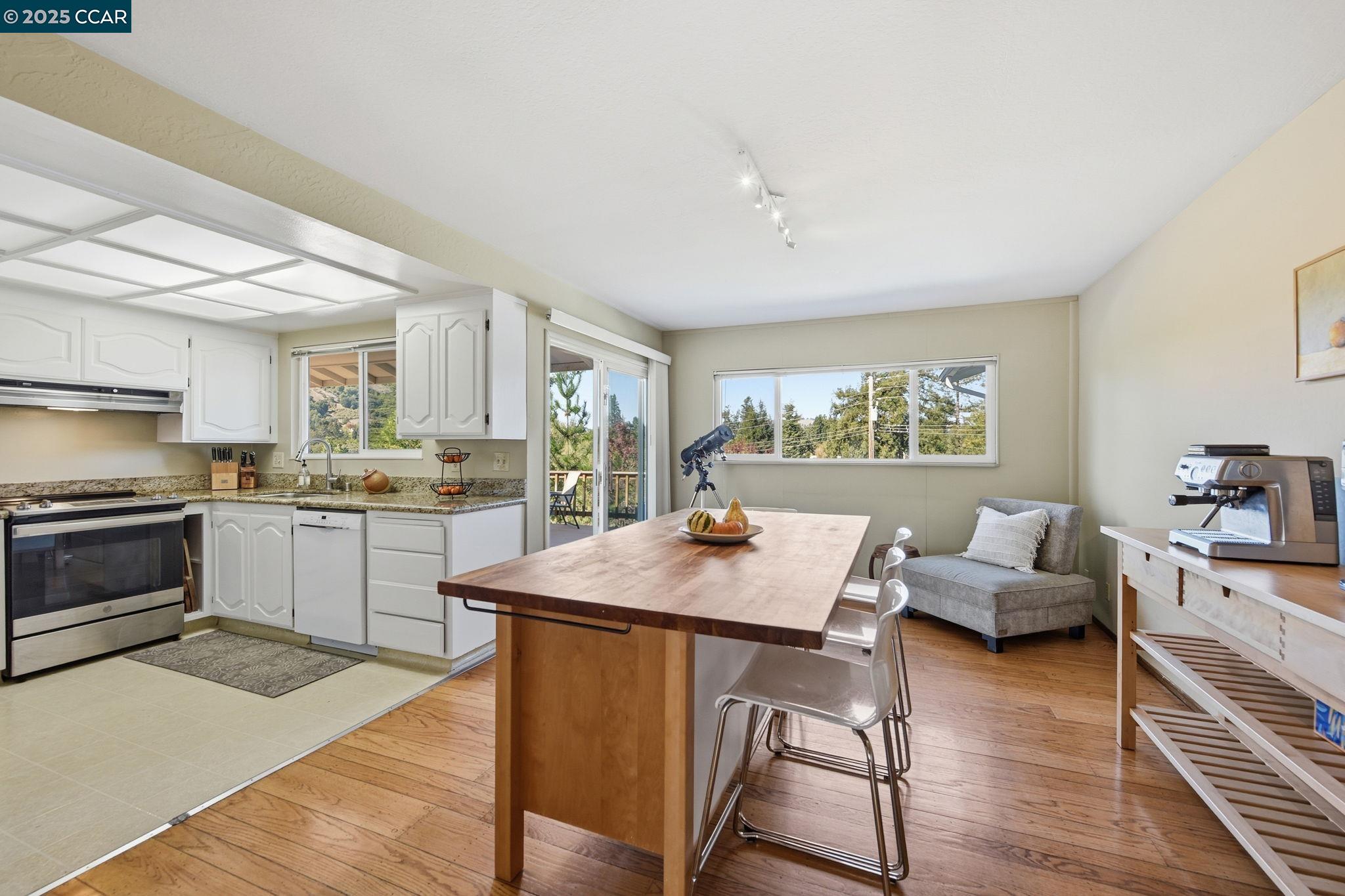 Detail Gallery Image 11 of 51 For 92 Gaywood Pl, Moraga,  CA 94556 - 4 Beds | 2 Baths