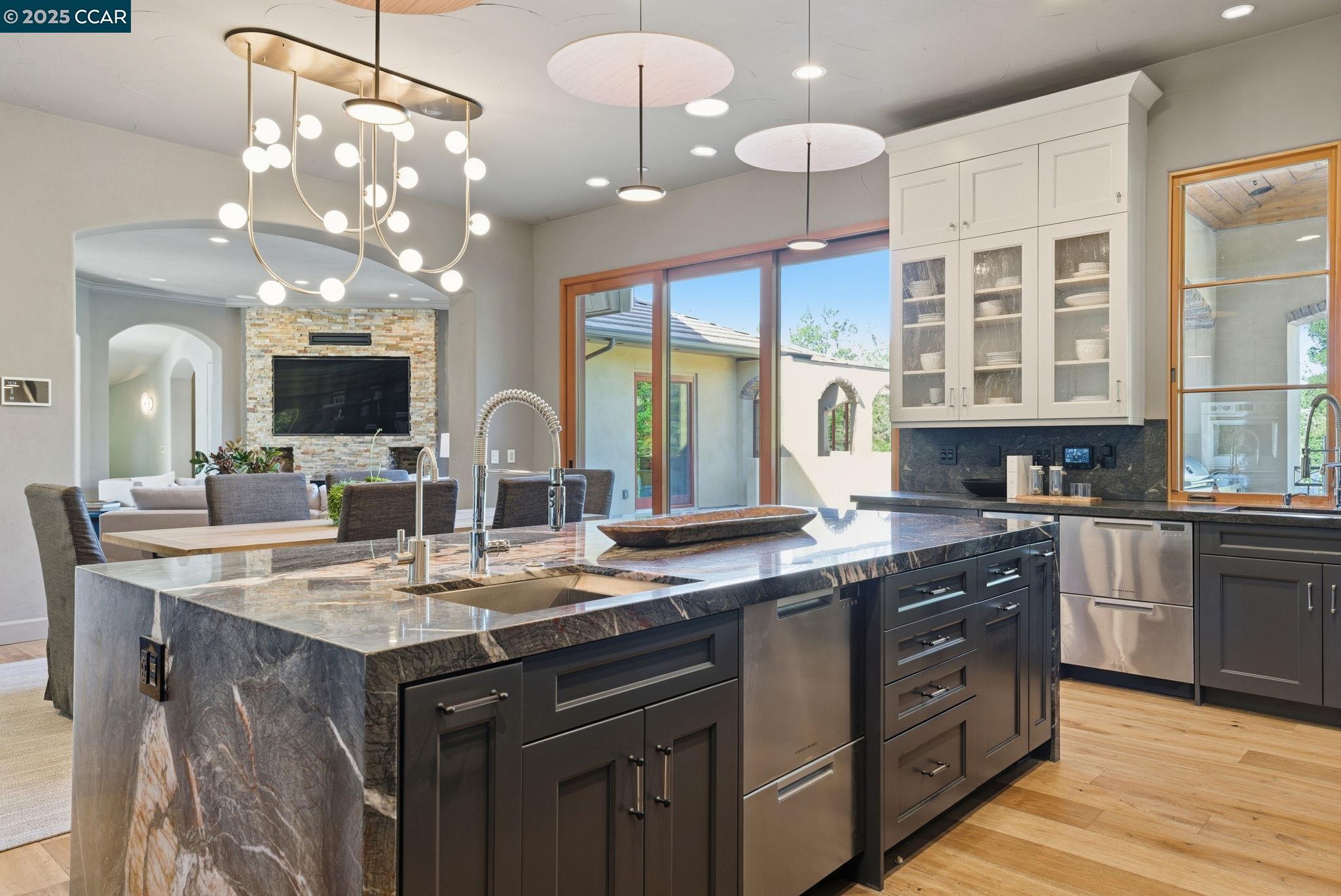 Detail Gallery Image 14 of 60 For 8 Quiet Country Lane, Danville,  CA 94526 - 5 Beds | 6 Baths