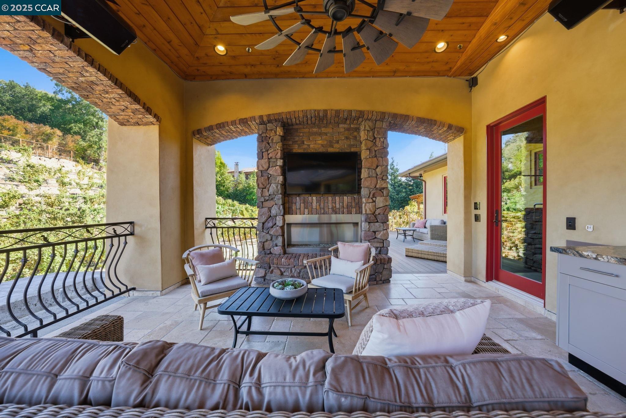 Detail Gallery Image 18 of 60 For 8 Quiet Country Lane, Danville,  CA 94526 - 5 Beds | 6 Baths