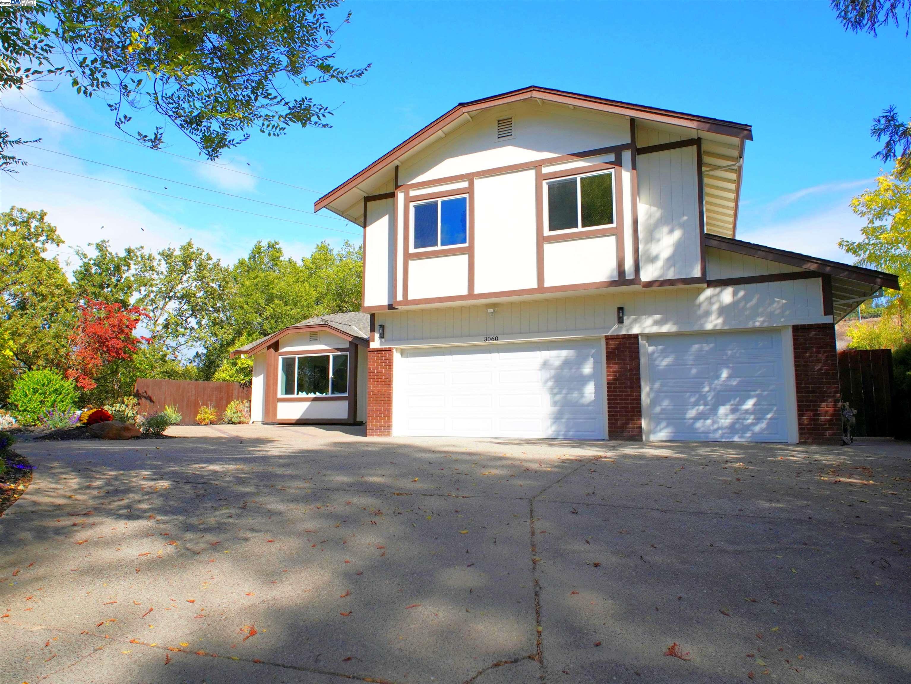 Detail Gallery Image 2 of 28 For 3060 San Miguel Ct, Concord,  CA 94518 - 4 Beds | 2/1 Baths