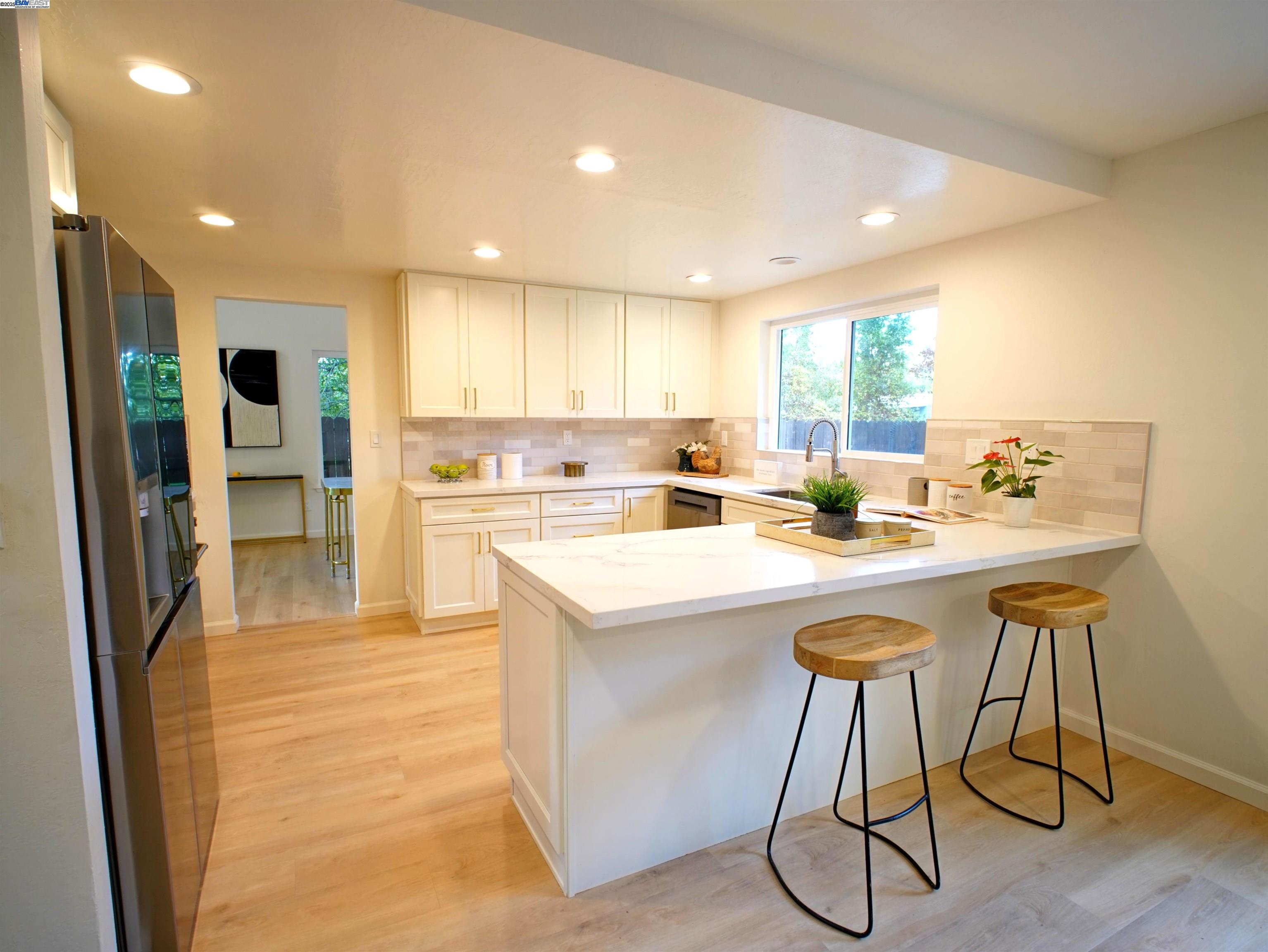 Detail Gallery Image 10 of 28 For 3060 San Miguel Ct, Concord,  CA 94518 - 4 Beds | 2/1 Baths